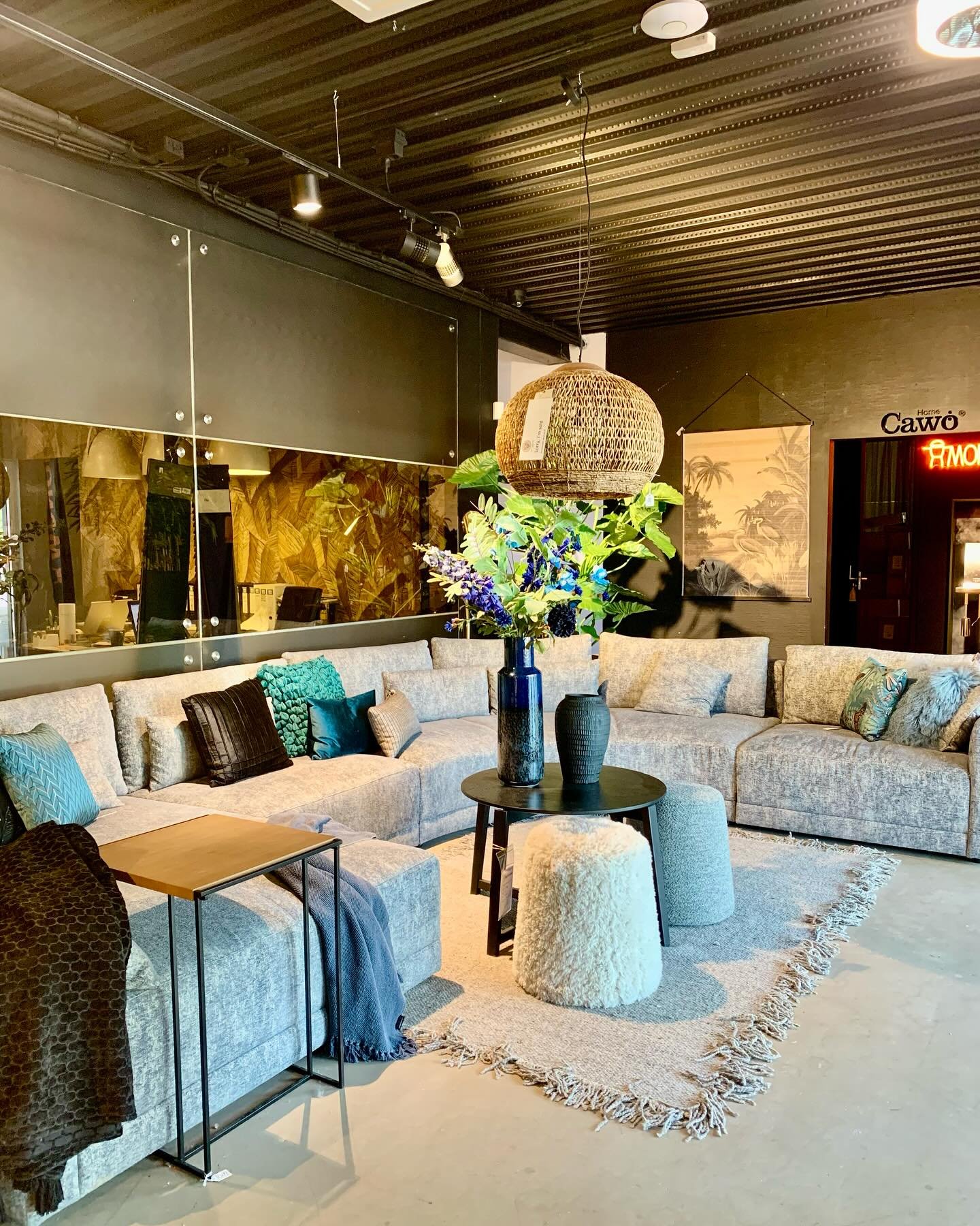 Stumbled upon @Rottumhuyscaribbean while on vacation in Cura&ccedil;ao 🇨🇼 visiting my family. I couldn&rsquo;t resist sharing some of the beautiful pieces I found! 🛋️ From the modern European @passepartoutnv Bliss low dining set to @ap_collection_