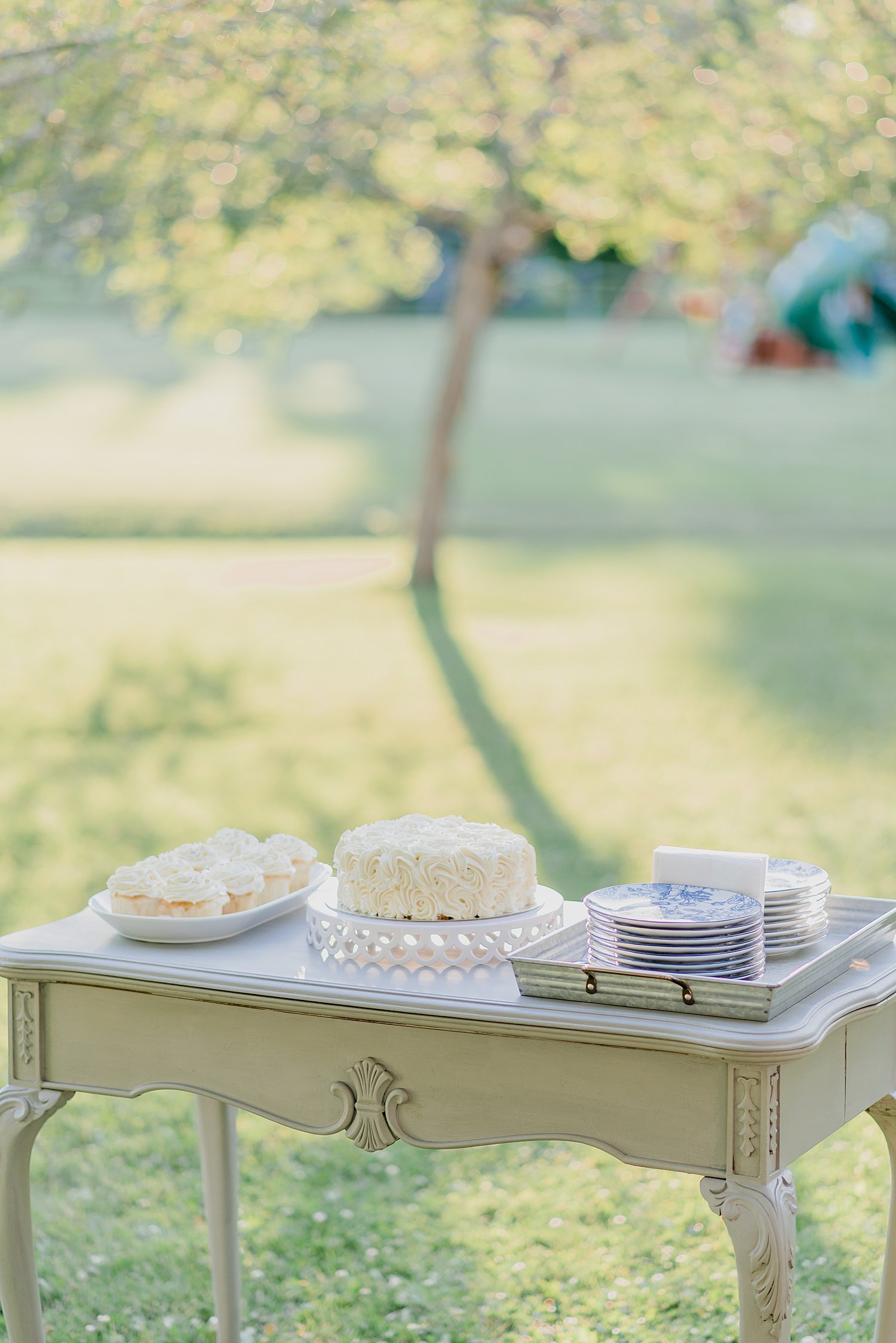 Elegant Summer Backyard Tented Wedding in Sydenham, Ontario | Prince Edward County Wedding Photographer | Holly McMurter Photographs_0082.jpg
