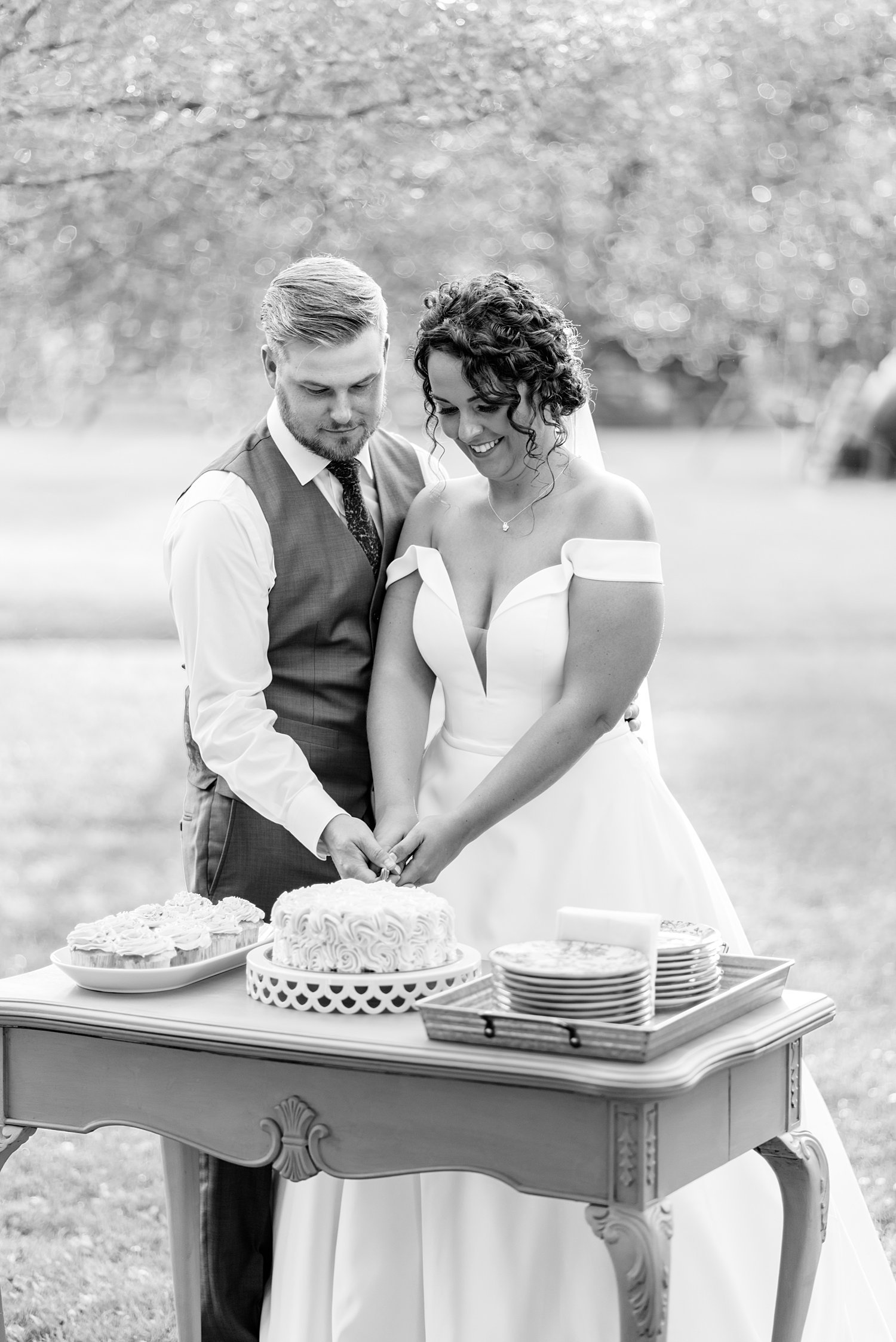 Elegant Summer Backyard Tented Wedding in Sydenham, Ontario | Prince Edward County Wedding Photographer | Holly McMurter Photographs_0083.jpg
