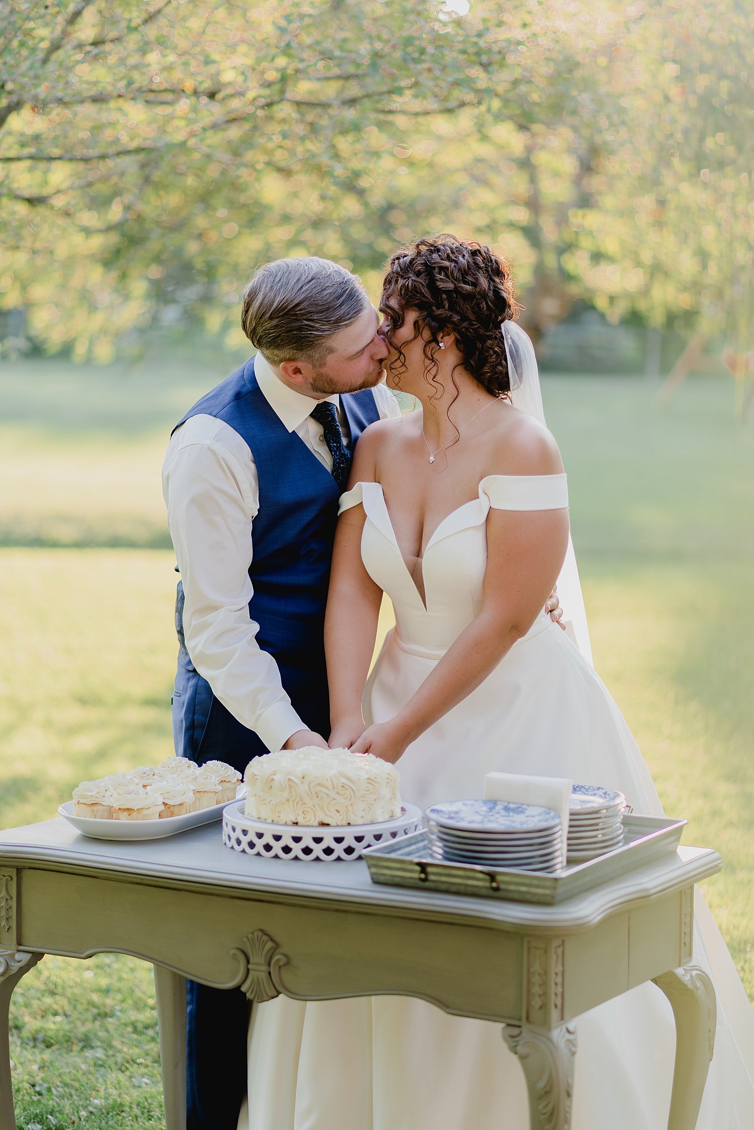 Elegant Summer Backyard Tented Wedding in Sydenham, Ontario | Prince Edward County Wedding Photographer | Holly McMurter Photographs_0084.jpg