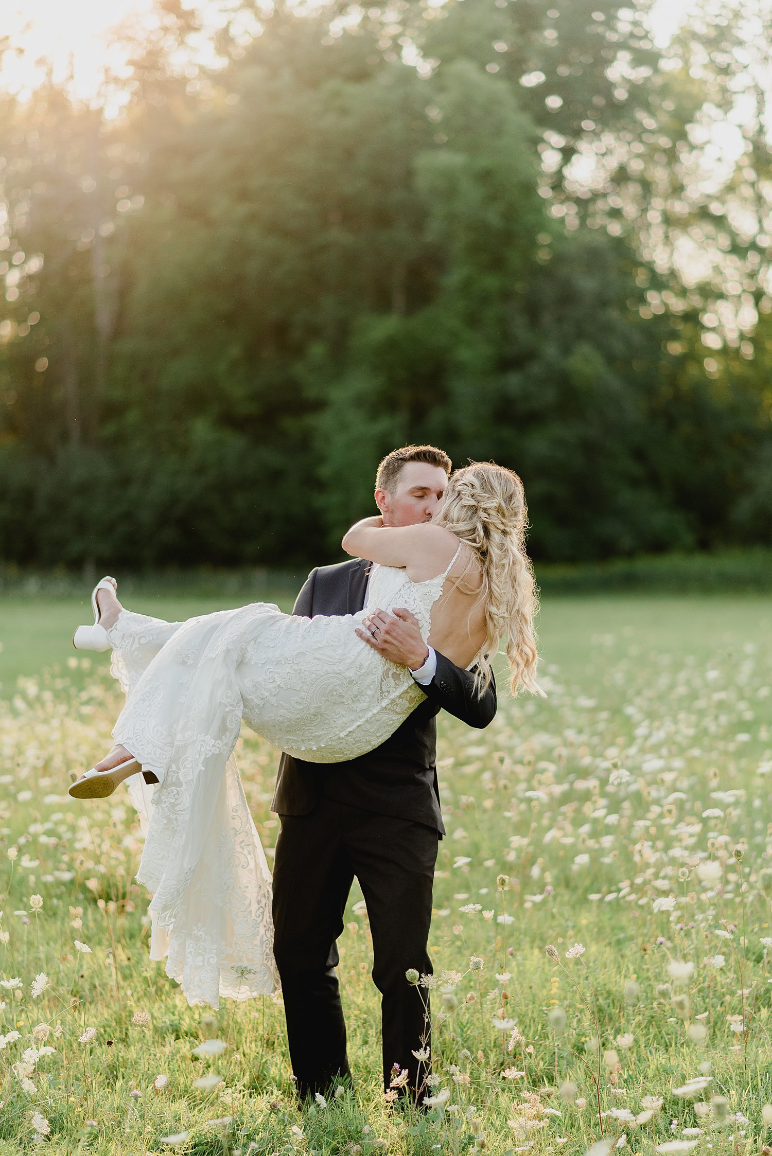 A Summer Wedding in Prince Edward County | Prince Edward County Wedding Photographer | Holly McMurter Photographs_0105.jpg