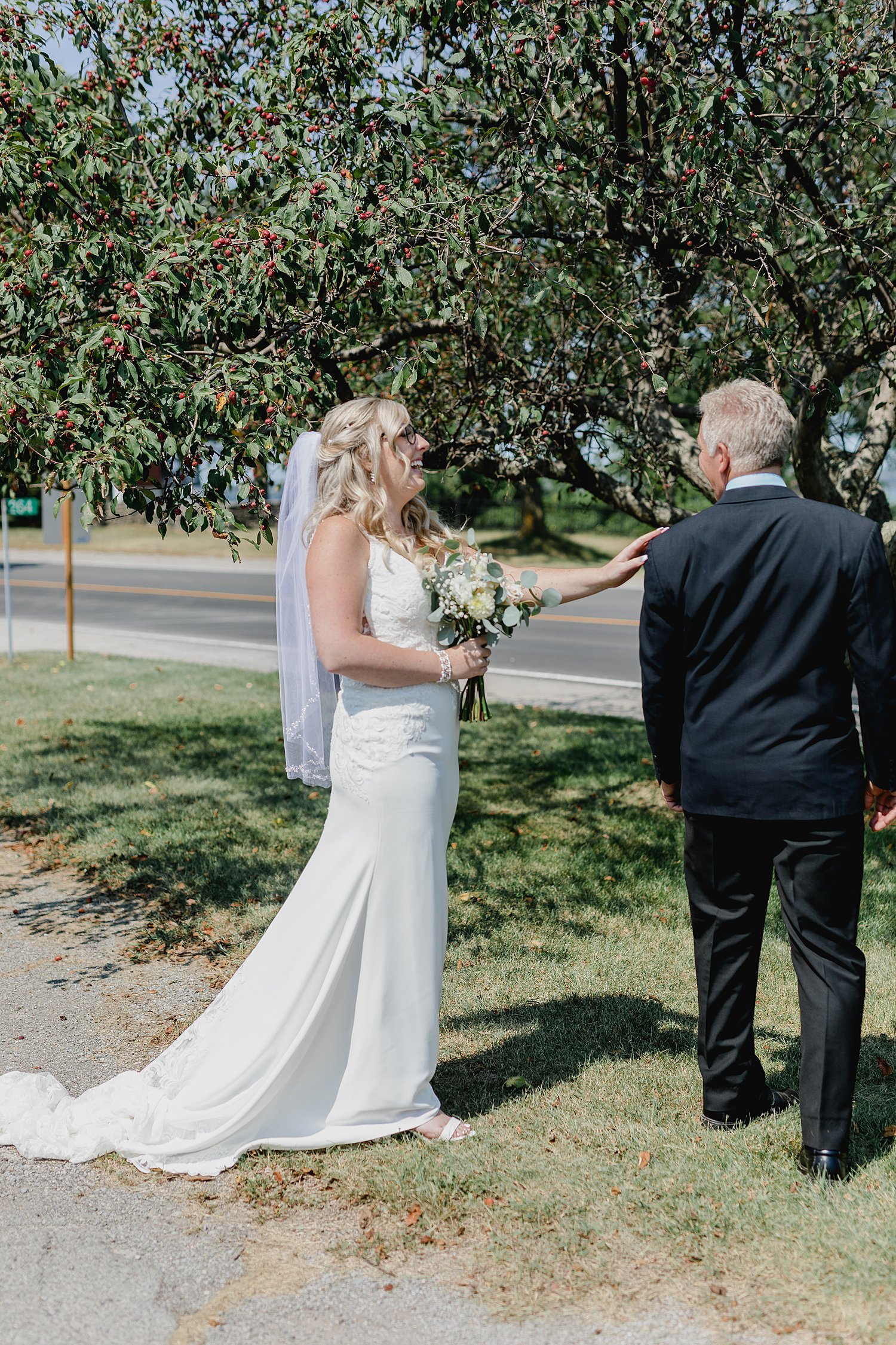 Summer Wedding at Lake on the Mountain | Prince Edward County Wedding Photographer | Holly McMurter Photographs_0019.jpg