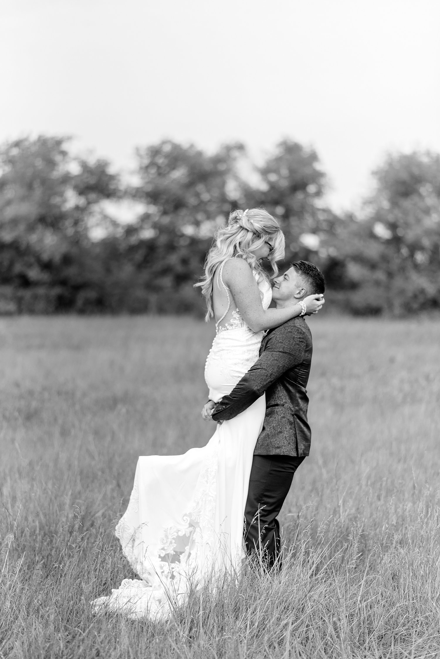 Summer Wedding at Lake on the Mountain | Prince Edward County Wedding Photographer | Holly McMurter Photographs_0084.jpg