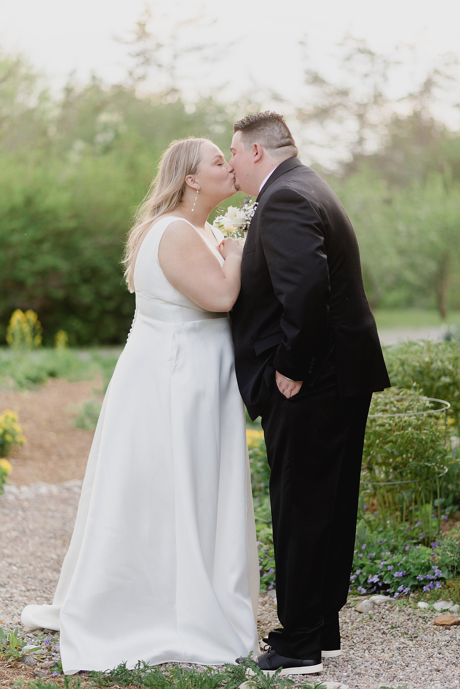 Intimate PEC Micro Wedding | Prince Edward County Wedding Photographer | Holly McMurter Photographs_0056.jpg