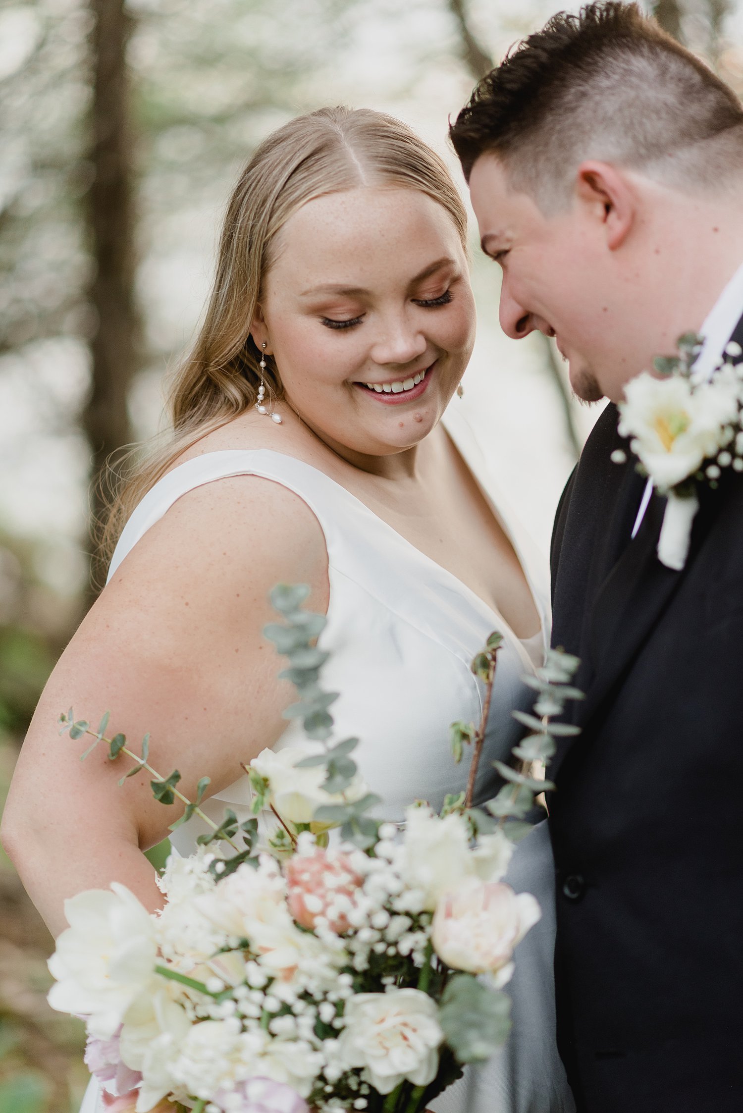 Intimate PEC Micro Wedding | Prince Edward County Wedding Photographer | Holly McMurter Photographs_0101.jpg