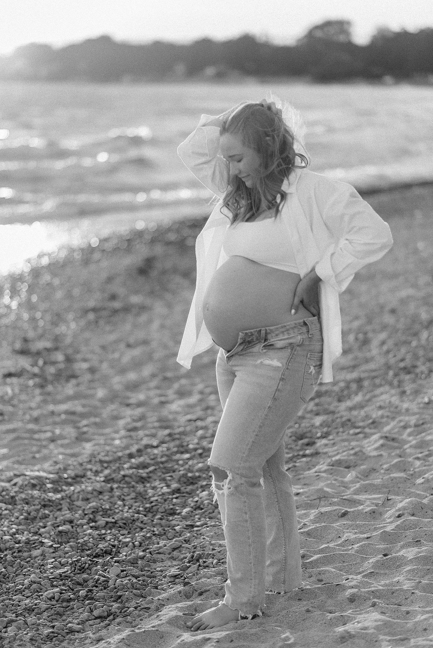 Maternity Session at Wellington Rotary Beach | Prince Edward County Wedding Photographer | Holly McMurter Photographs_0030.jpg