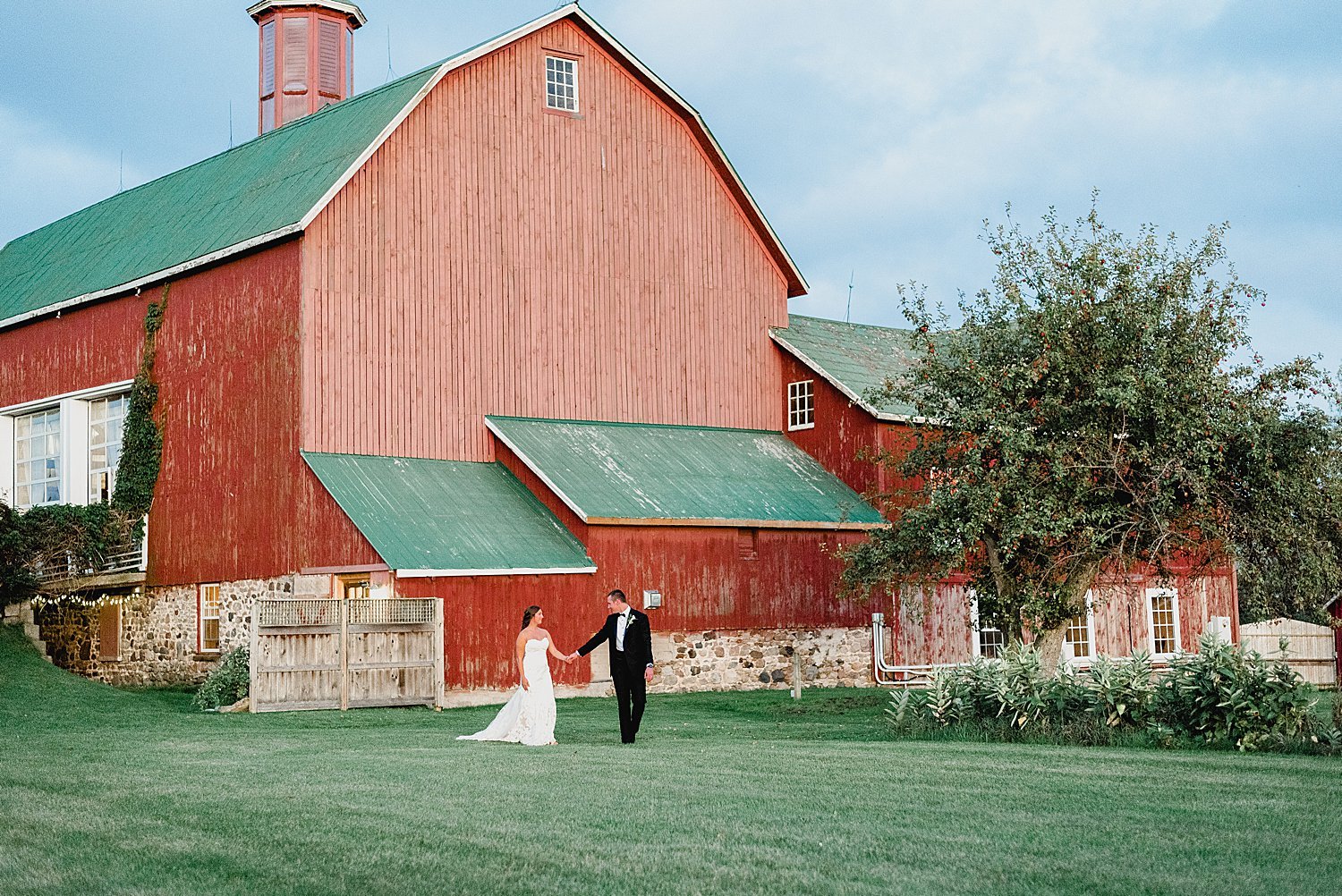 The Eddie - Prince Edward County Wedding Venues | Holly McMurter Photographs_0021.jpg