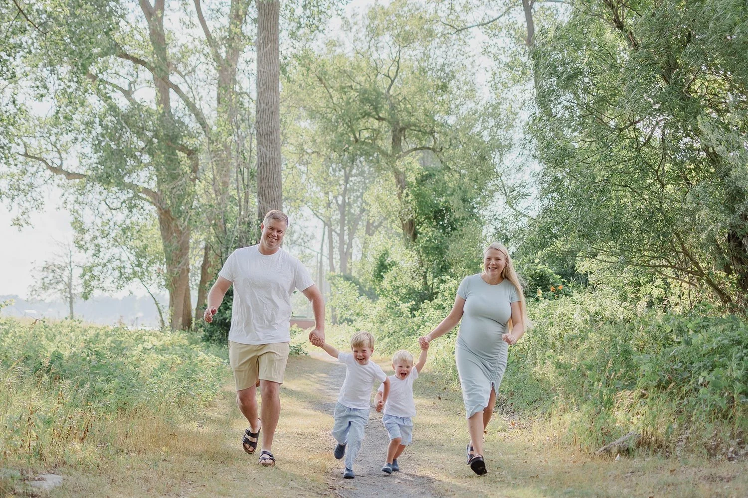 Wellington Beach Maternity Family Session | Prince Edward County Photographer | Holly McMurter Photographs_0002.jpg