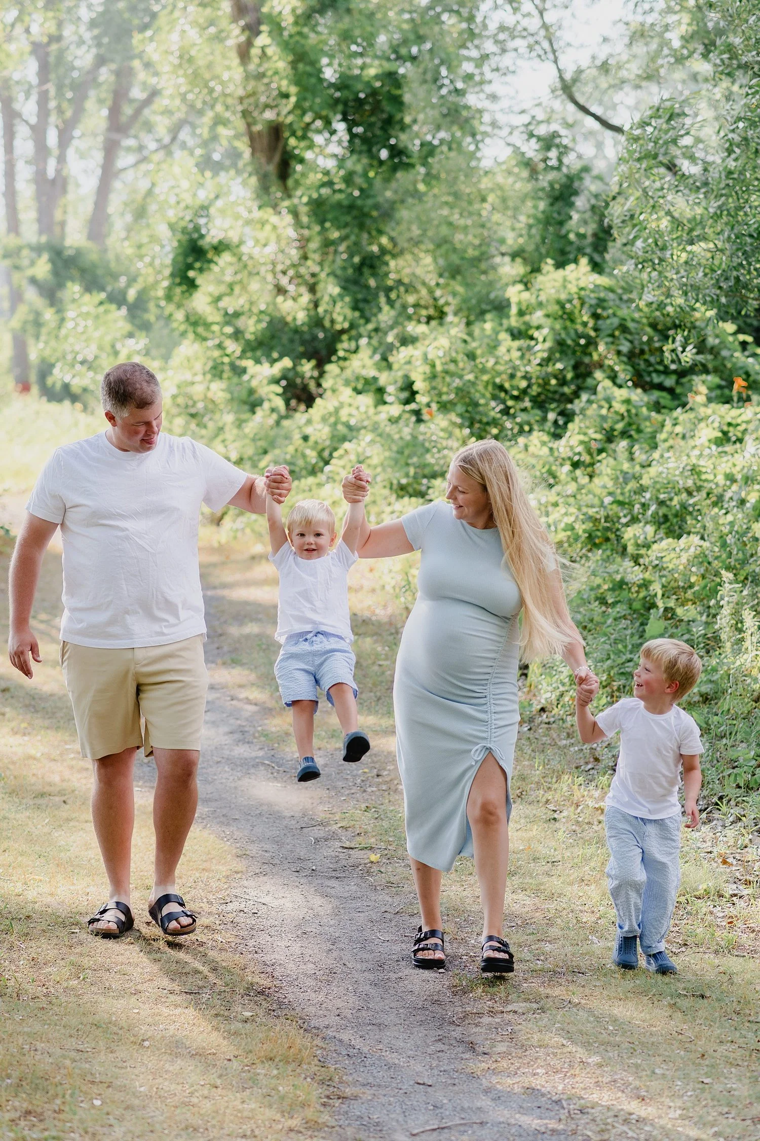 Wellington Beach Maternity Family Session | Prince Edward County Photographer | Holly McMurter Photographs_0001.jpg