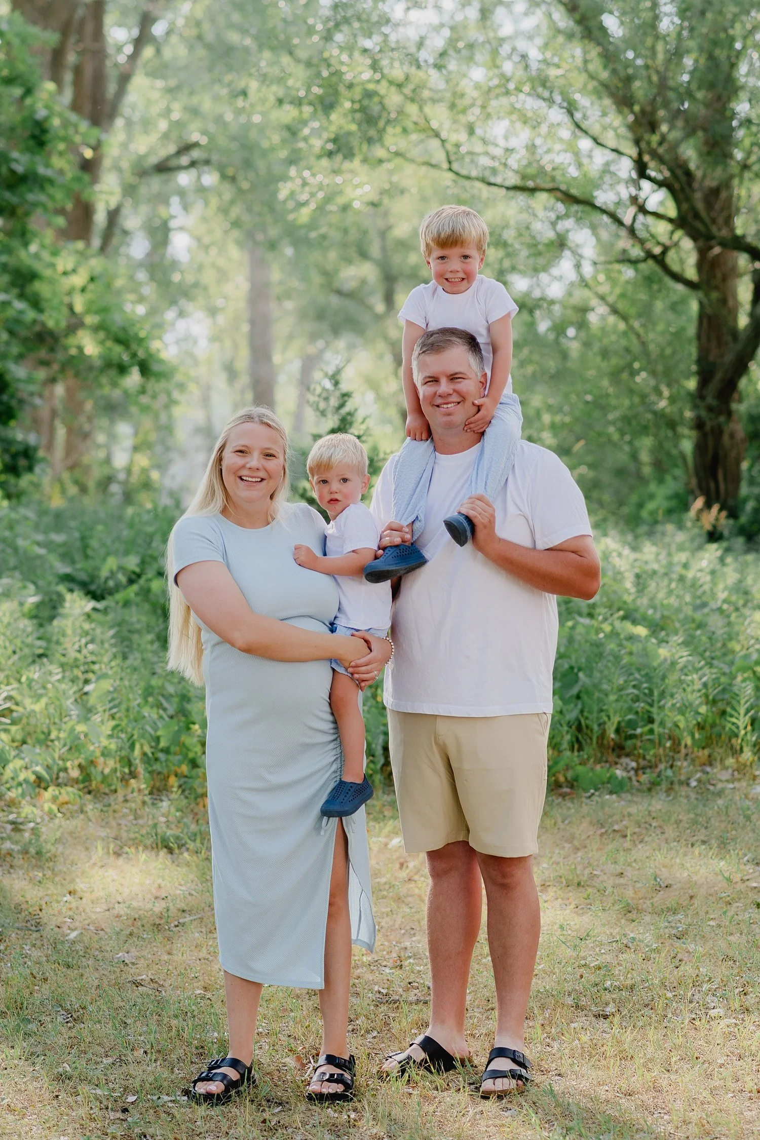 Wellington Beach Maternity Family Session | Prince Edward County Photographer | Holly McMurter Photographs_0007.jpg