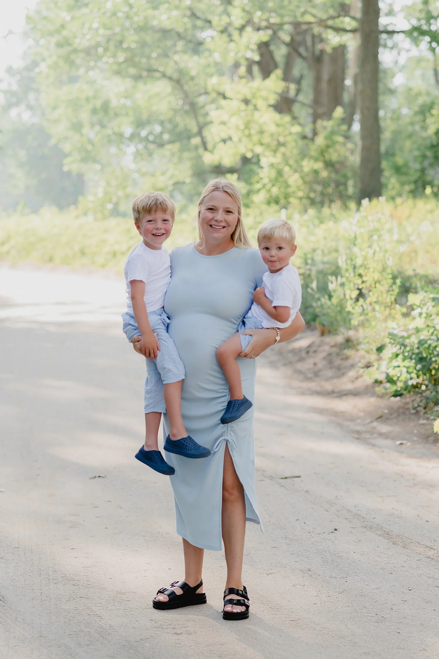 Wellington Beach Maternity Family Session | Prince Edward County Photographer | Holly McMurter Photographs_0013.jpg