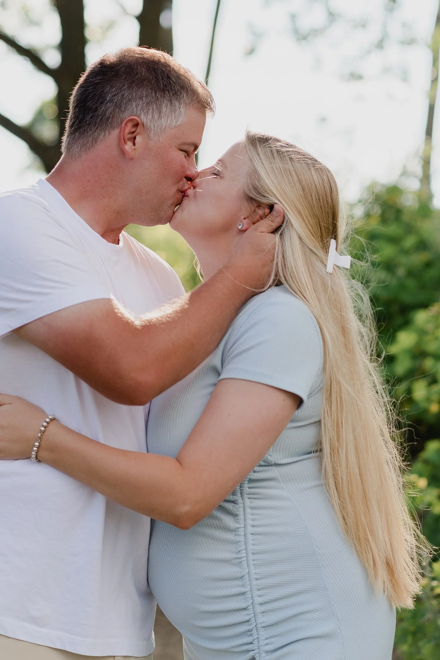 Wellington Beach Maternity Family Session | Prince Edward County Photographer | Holly McMurter Photographs_0015.jpg
