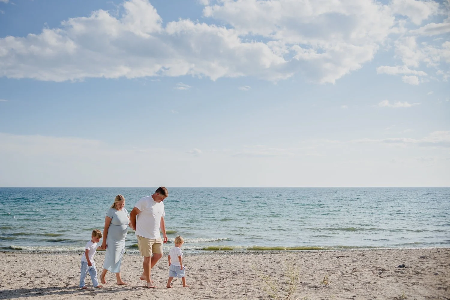 Wellington Beach Maternity Family Session | Prince Edward County Photographer | Holly McMurter Photographs_0017.jpg