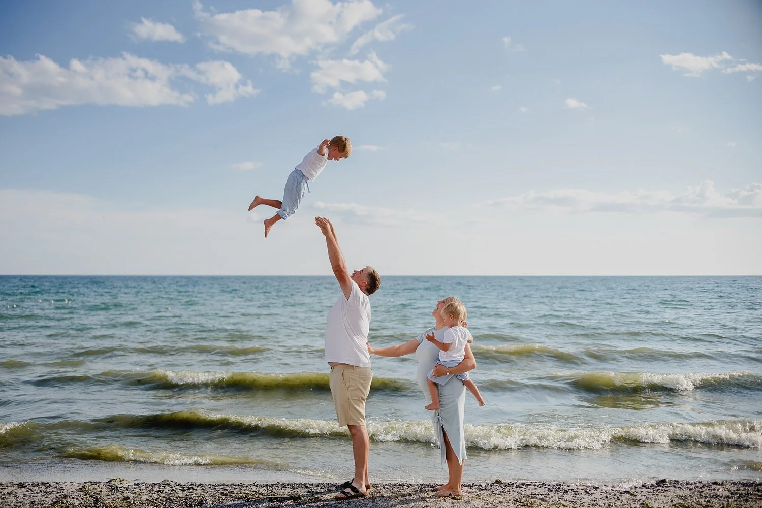 Wellington Beach Maternity Family Session | Prince Edward County Photographer | Holly McMurter Photographs_0020.jpg