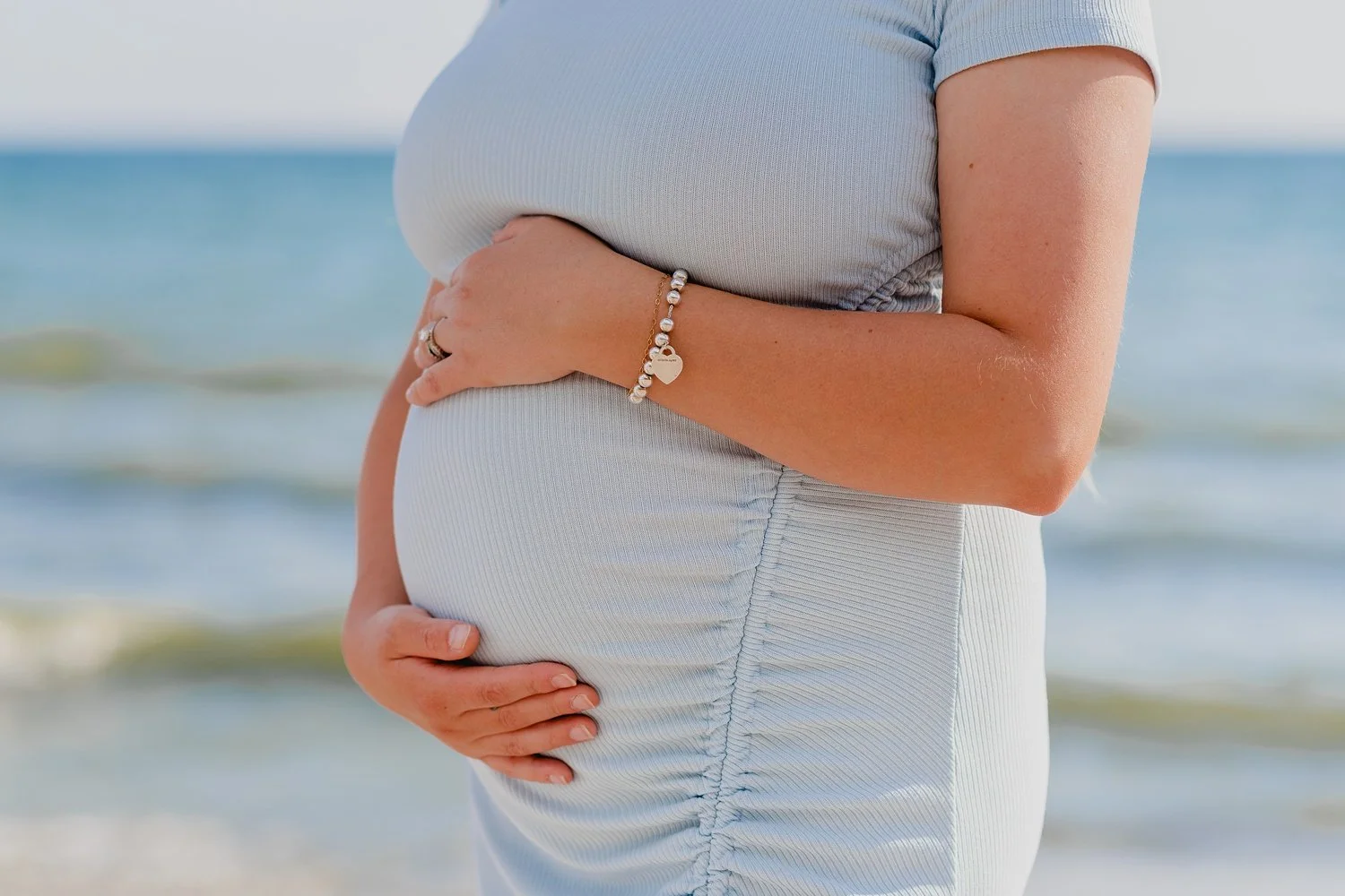 Wellington Beach Maternity Family Session | Prince Edward County Photographer | Holly McMurter Photographs_0022.jpg