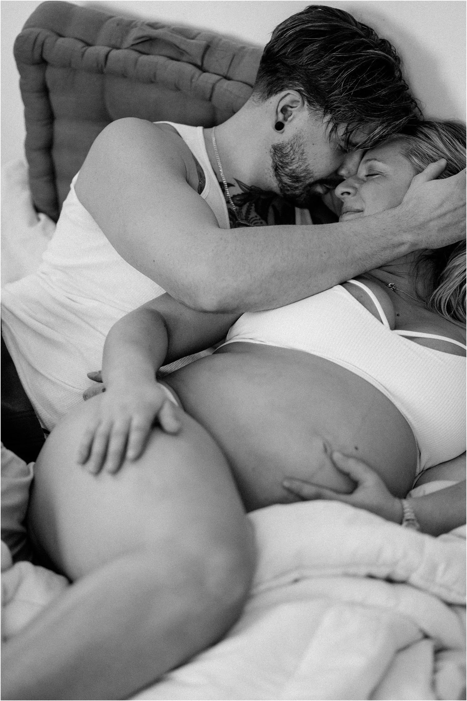 Cozy Winter In-Home Maternity Session | PEC Photographer, Holly McMurter Photographs_0004.jpg