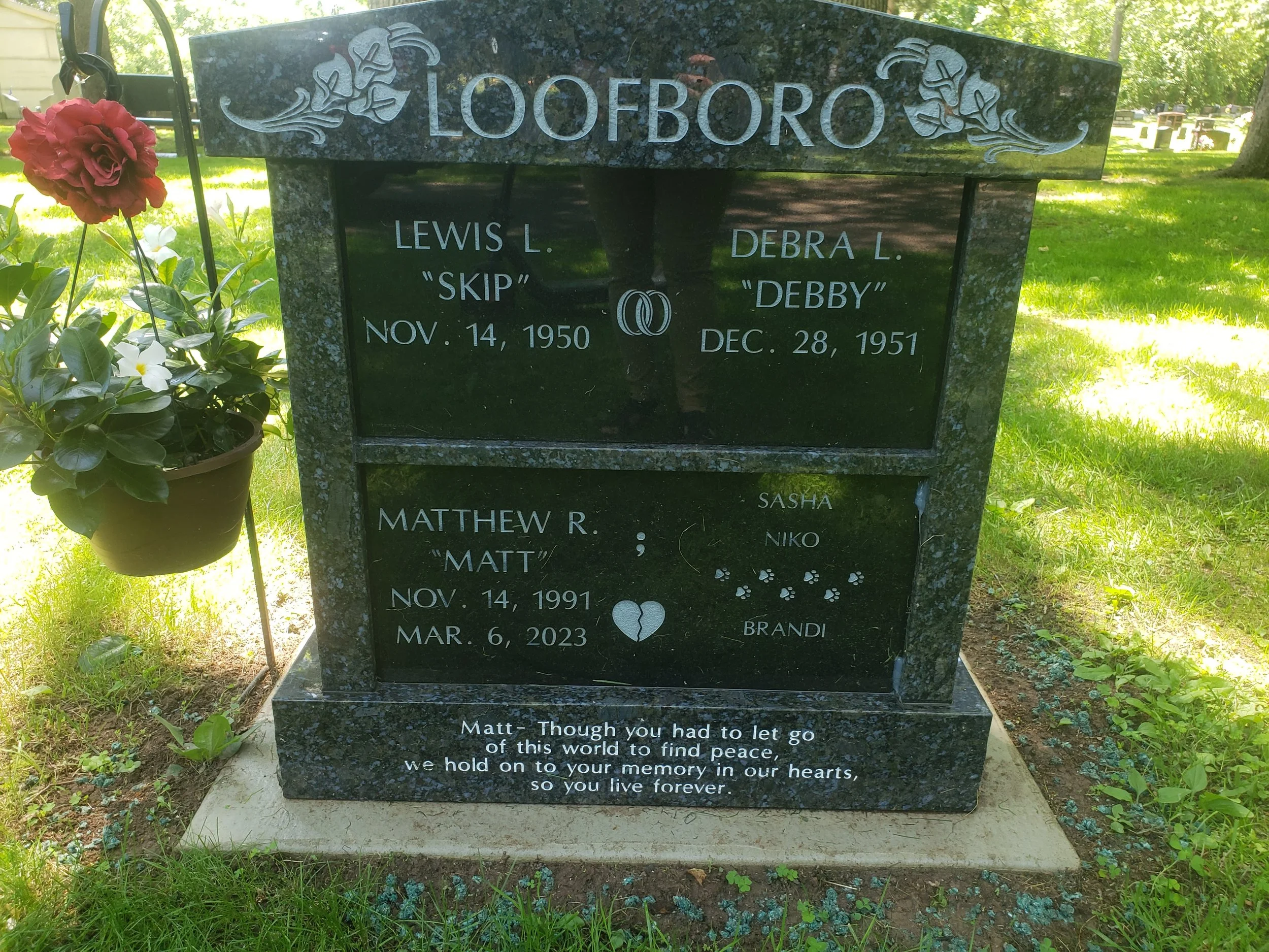 Memorial Loofboro.jpg