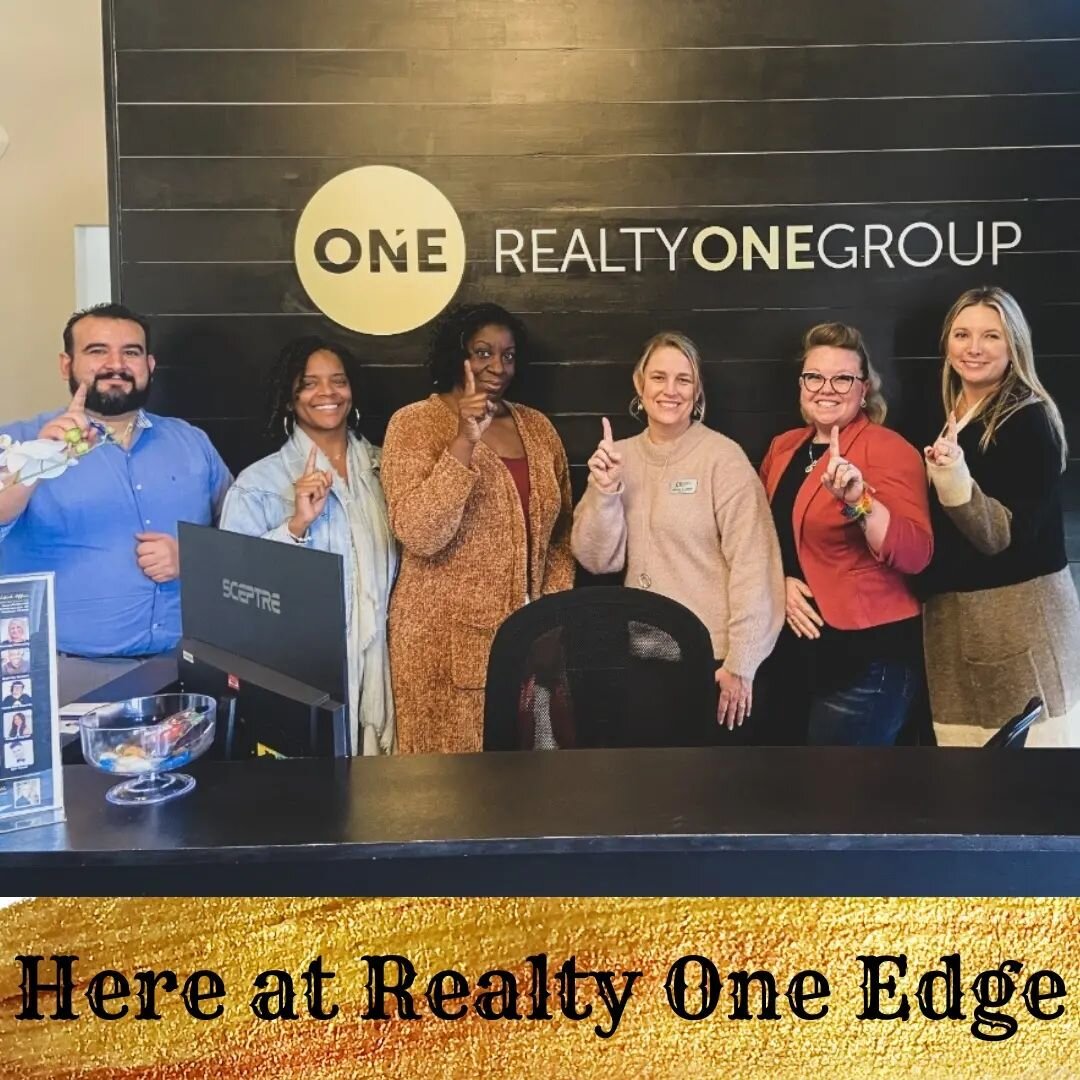 Let's hear it for our agents, their clients and all the opportunities instore for them! 
We can't wait to share what's in store for us in the new year ahead! 

#agentonduty #agents #realtyonegroup #realtyonegroupedge #orientation #woodstock 
#realest