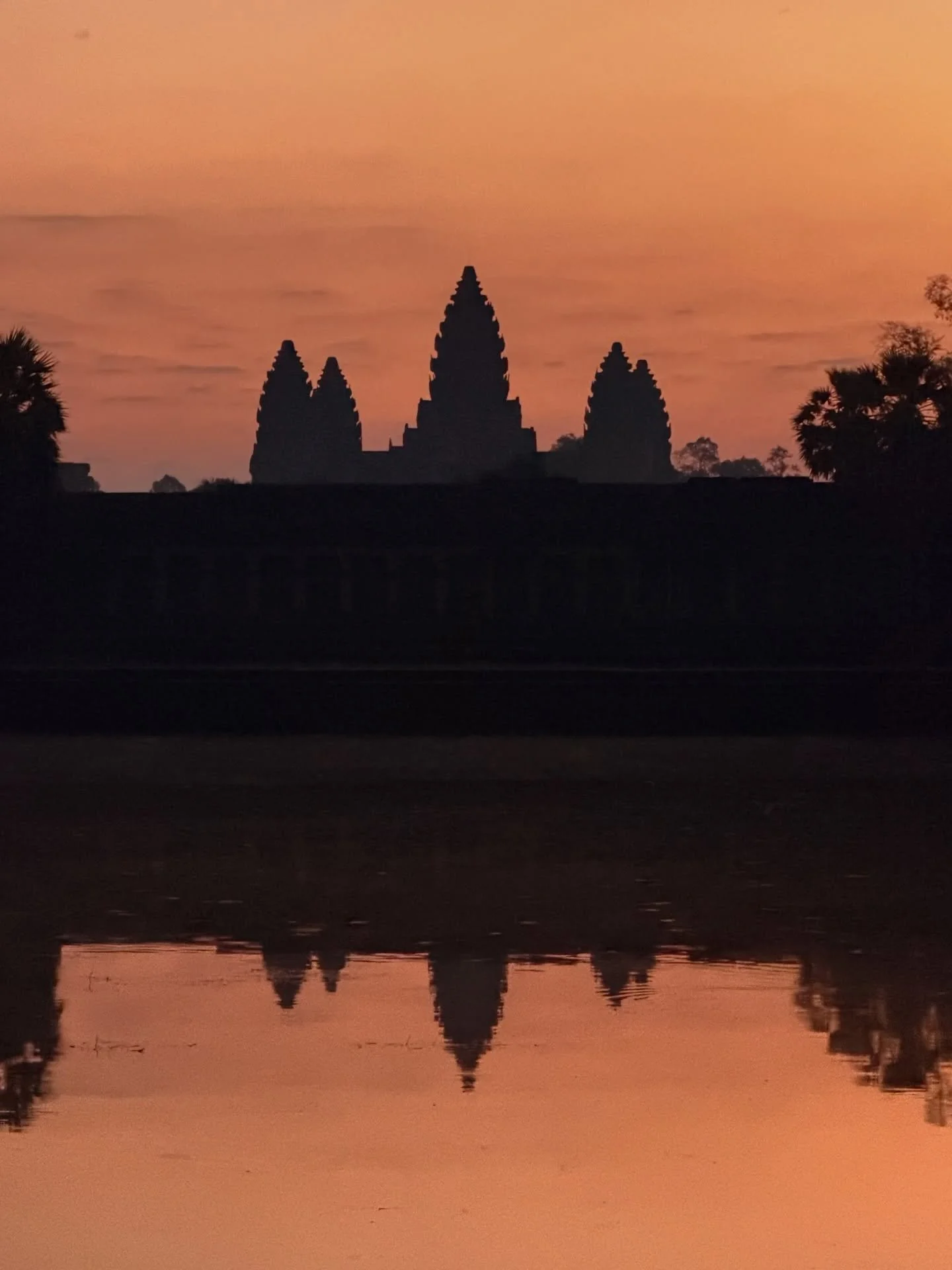 What a start to my Cambodia &amp; Vietnam journey 🇰🇭🇻🇳

Angkor Wat at sunrise, serene moments in Siem Reap, a spontaneous stop with local kids (including holding tarantulas 👀), and Phnom Penh&rsquo;s energy &mdash; temples, monks, and a tuk tuk 