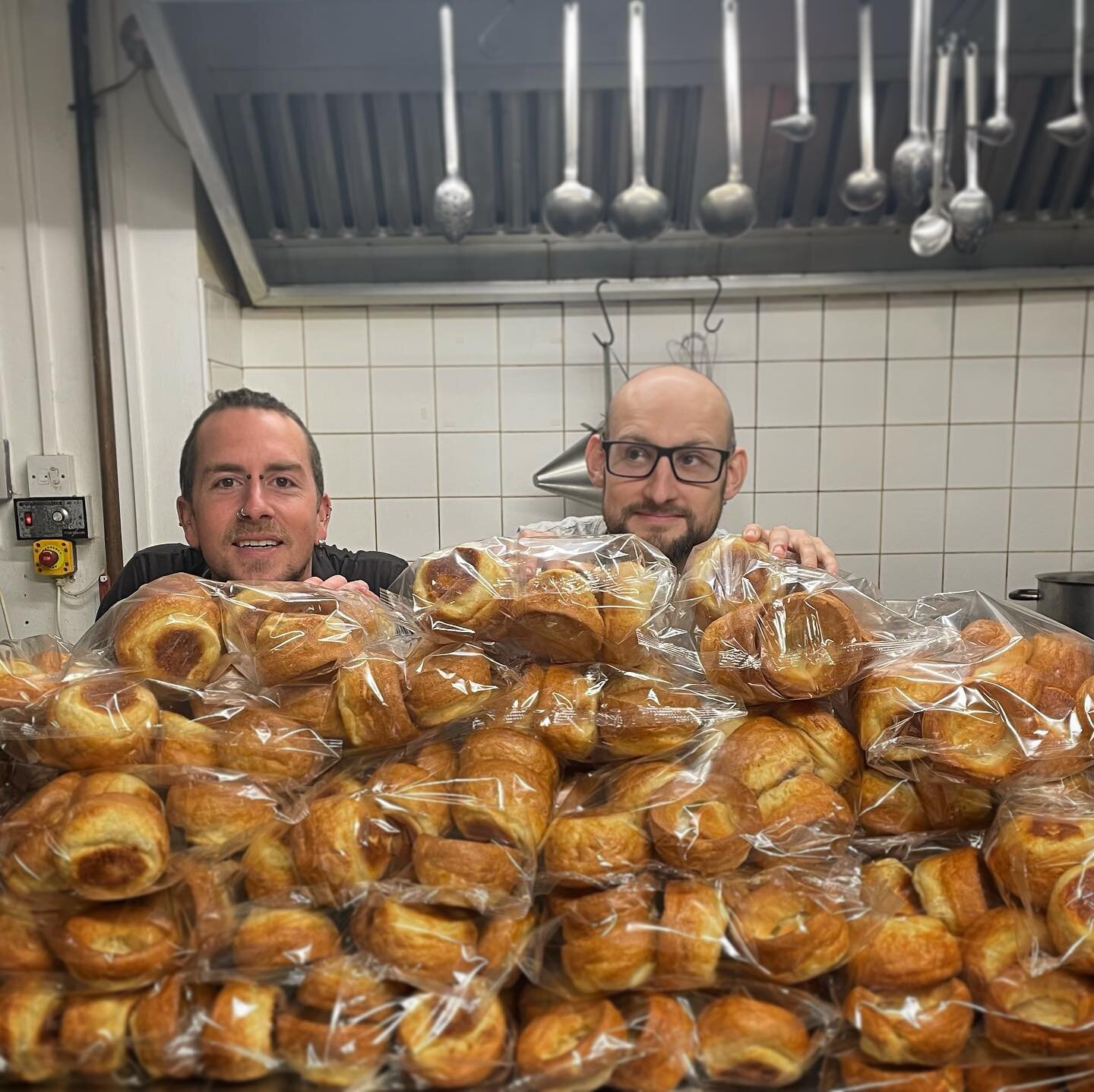 Pudding the final touches on our roast prep for tomorrow .

With 2 vegan options, beef, pork, chicken or our famous trio there&rsquo;s something for everyone !

Book ahead to avoid missing out: https://thelansdownclifton.com/booking .
.
.

.
#bristol