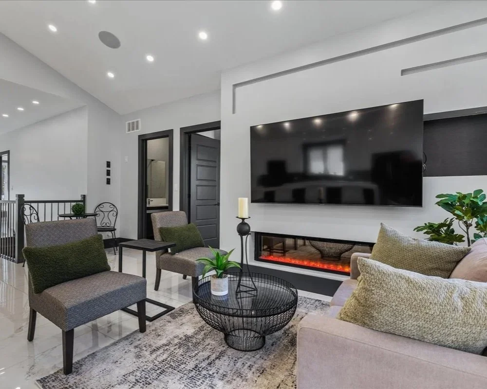 Black Sphere on Stand Candle Holder - FD70