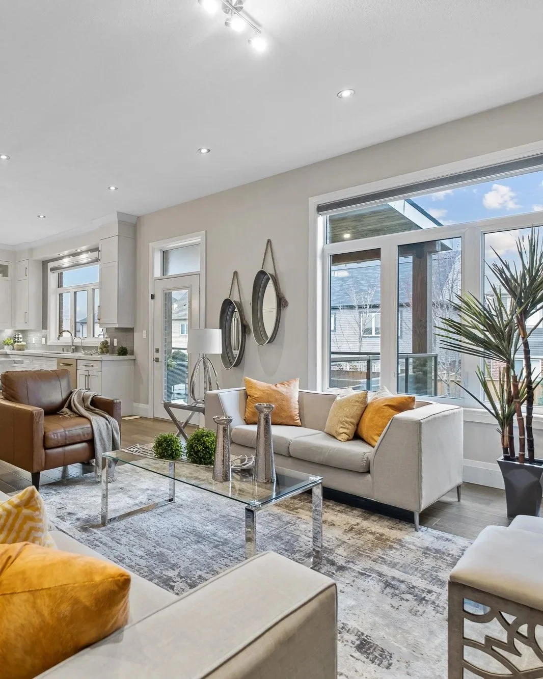 Silver Hammered Candle Holder - DA515A