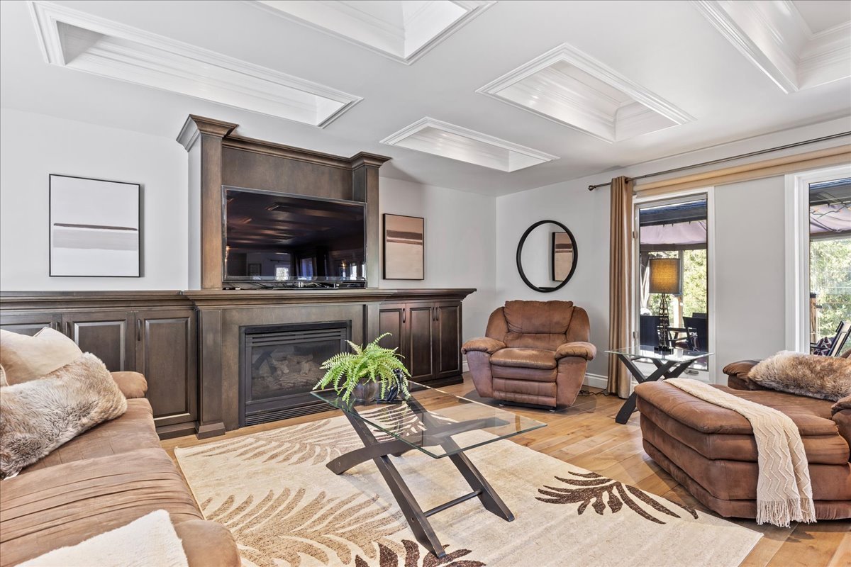 17-20 Grandy Ln Int-5123.jpg