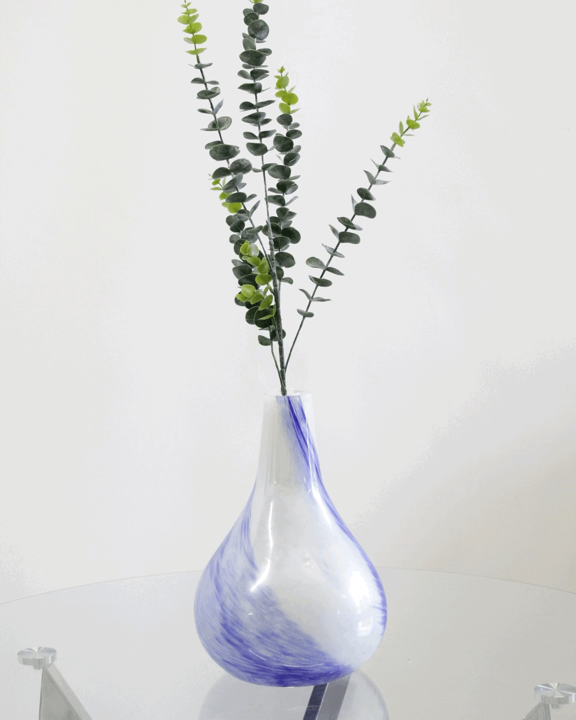 Teardrop Shaped Blue and White Decorative Glass Vase - DA271