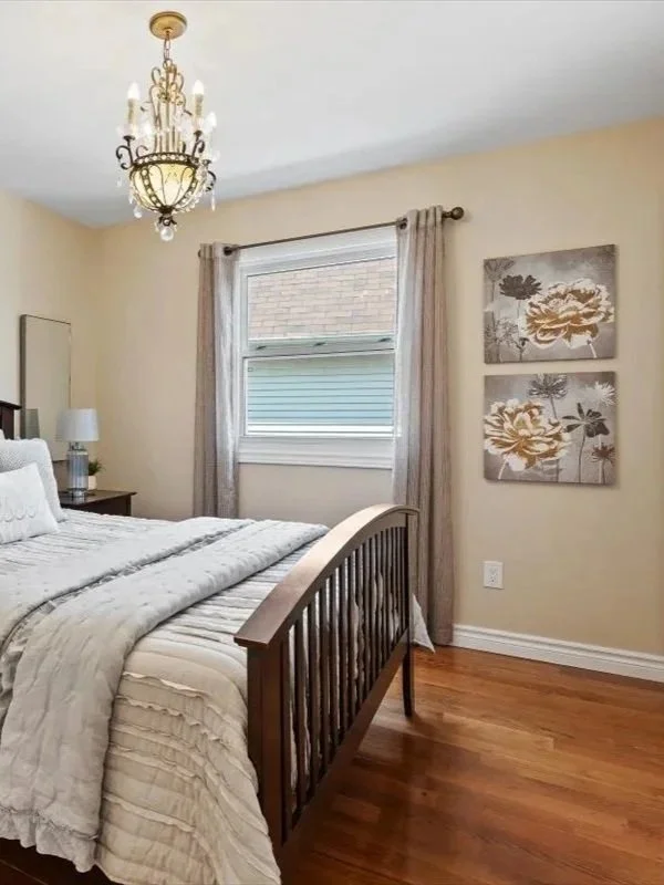 Flower, Gleam and Glow (2/2) - AW526B (20" x 20")