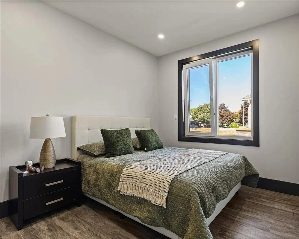 Green and White Stitched Queen Comforter - BD117