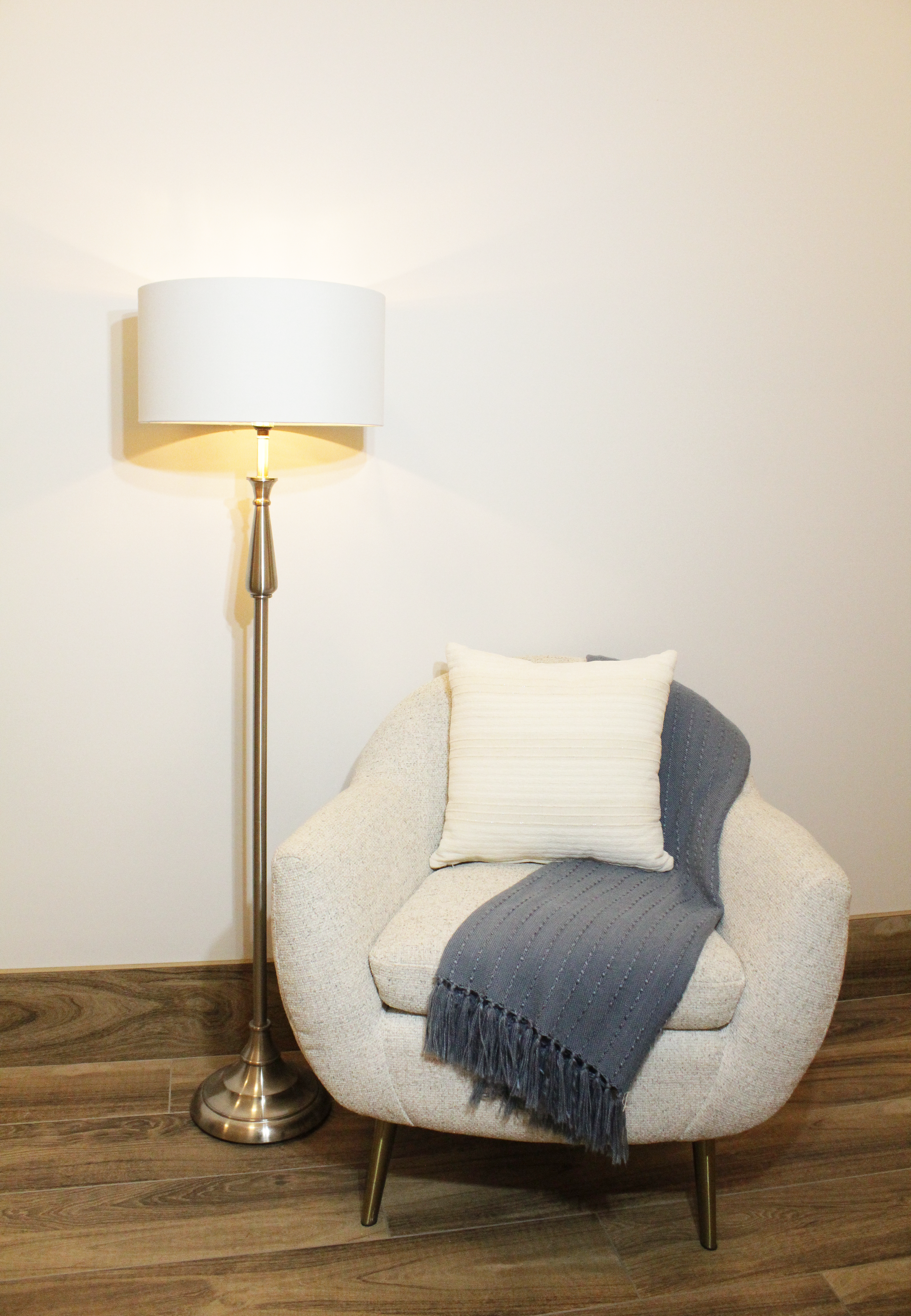 Metallic Round Base Uno Floor Lamp - LP42