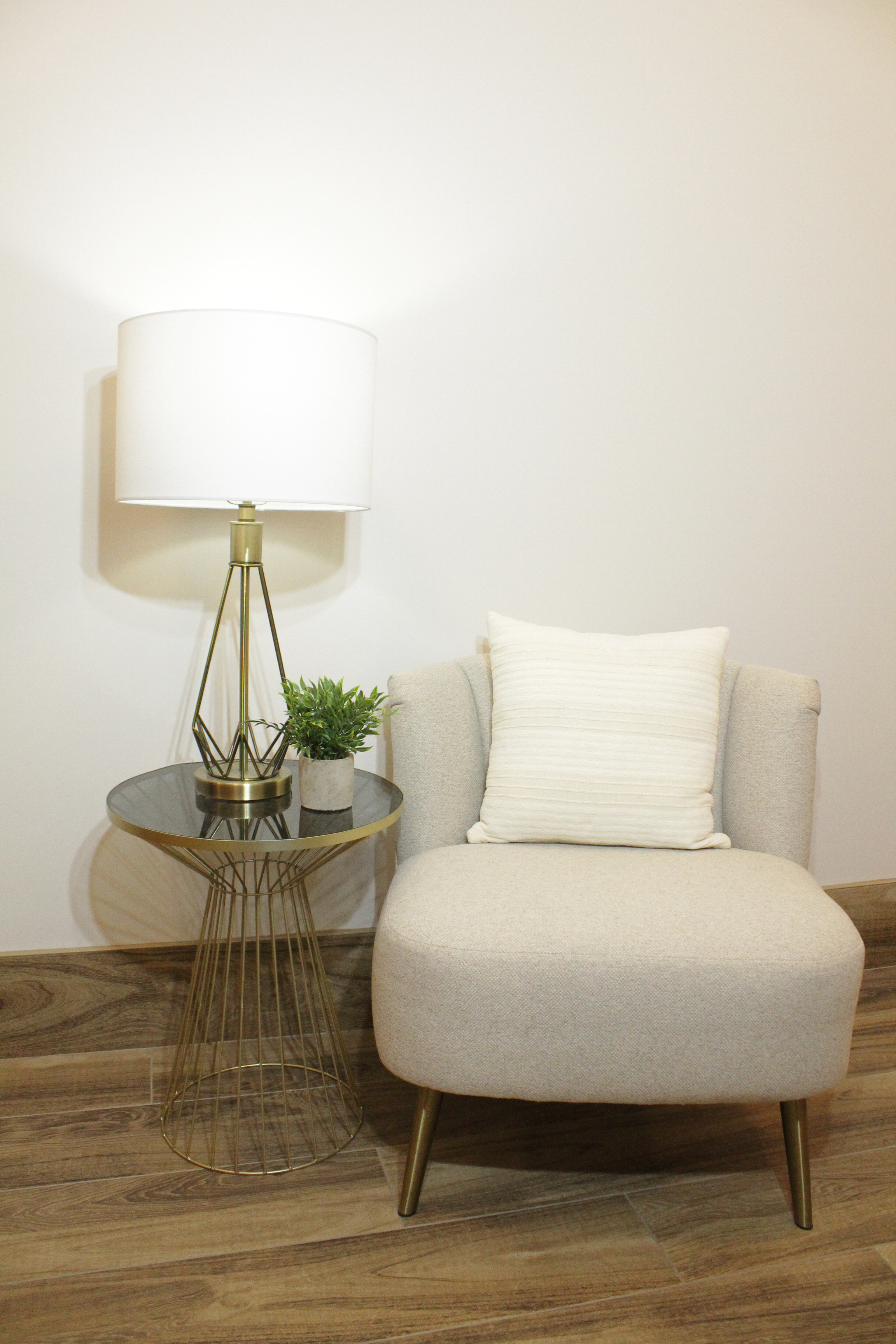 White Spider Lampshade with Gold Wiring - LS37