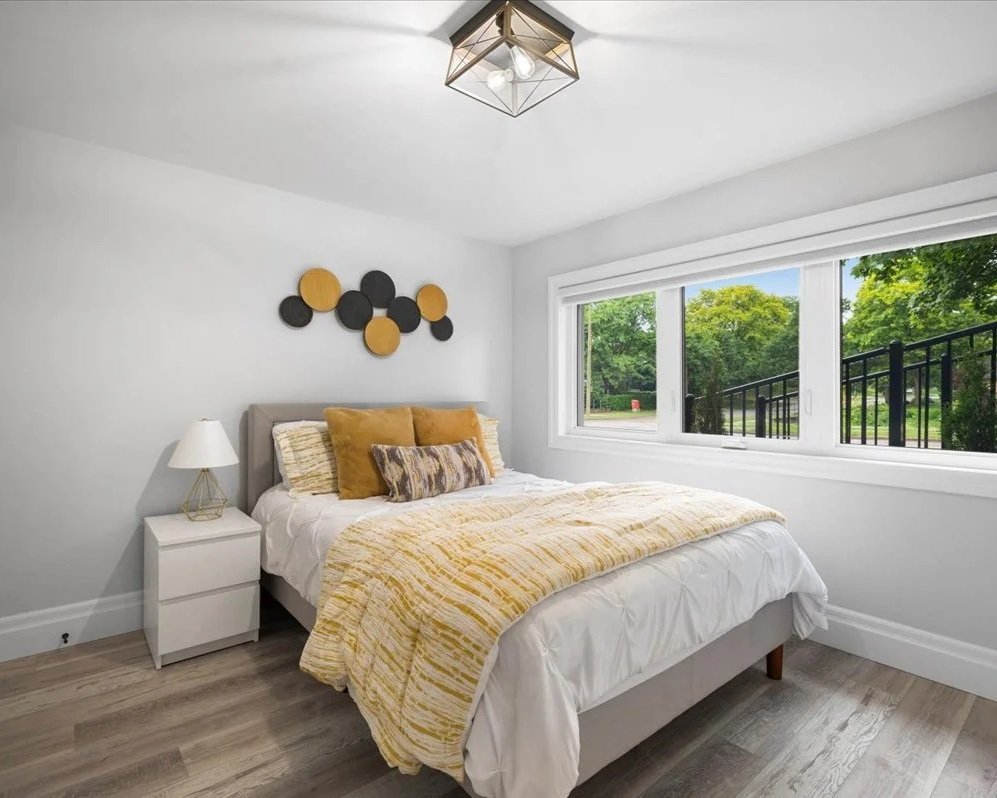 Yellow & White Queen Bedding - BD96