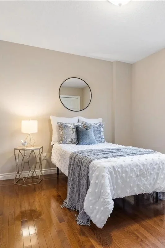 Arrow Patterned White Euro Pillow - AP499