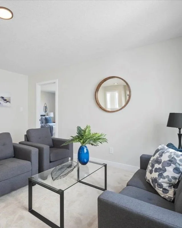 White Swirled Dark Blue Vase - DA193