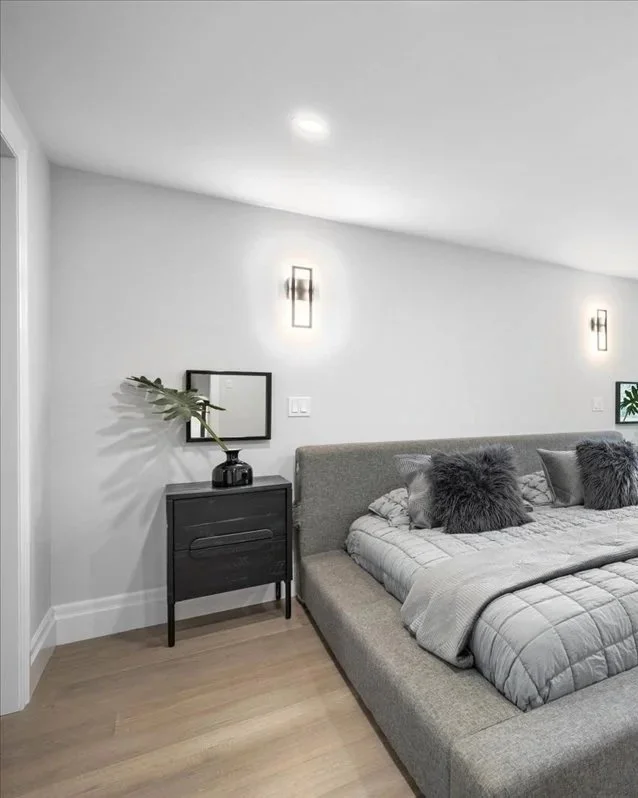 Black Decorative Glossy Vase - DA181