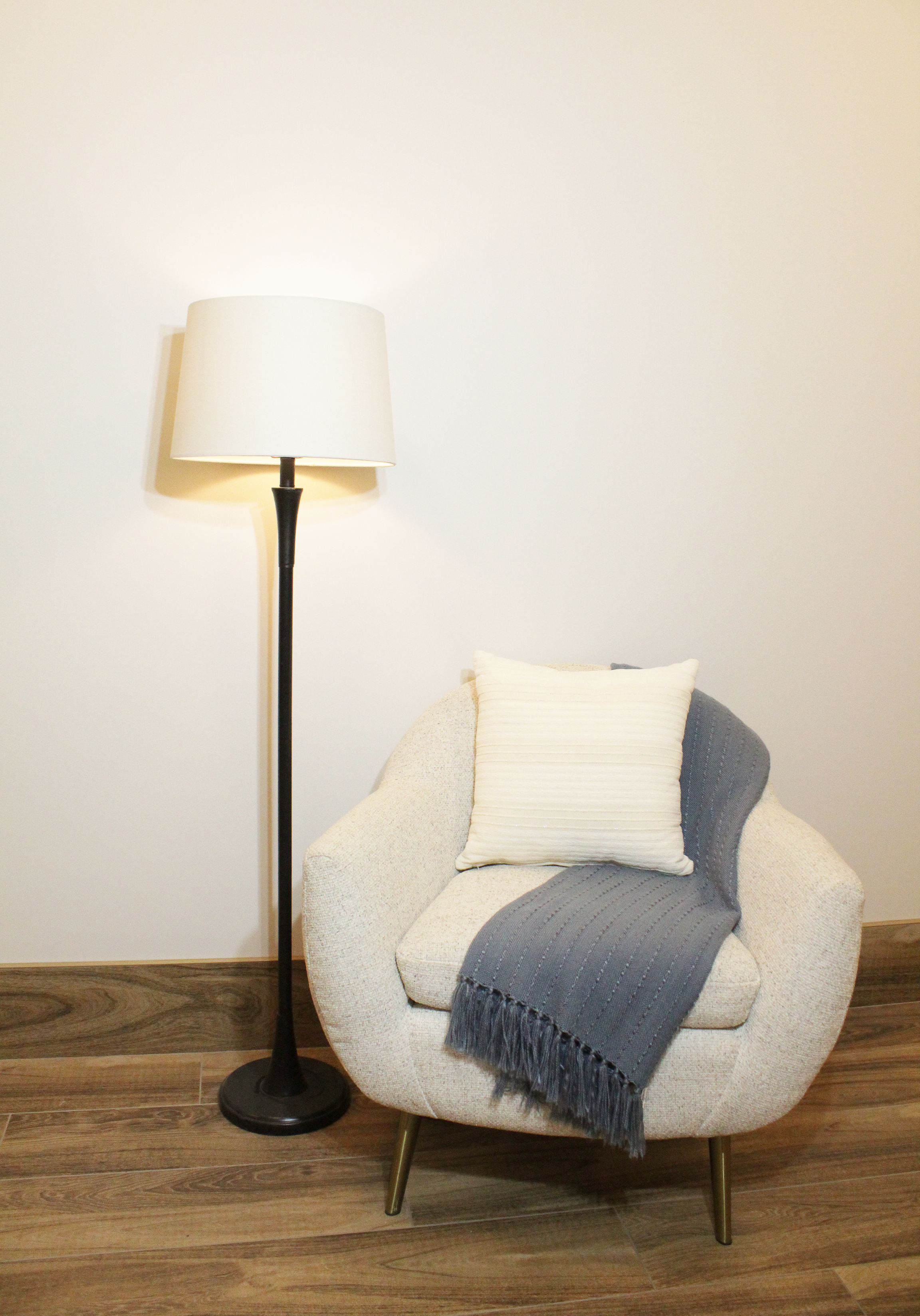 Round Base Black Spider Floor Lamp - LP40