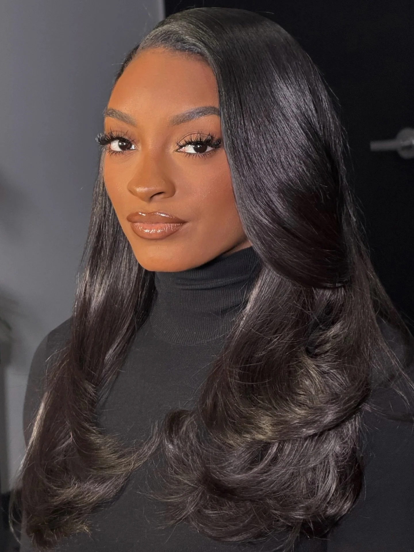 Looks that could 🔫 W/ the team. @simonebiles 
Hair: @byjustinrevenge 
Face: @deythamua