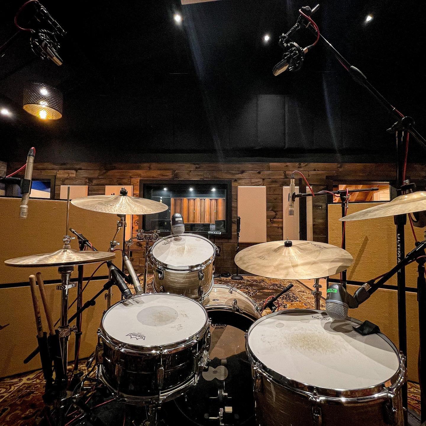 Drums

📸 @ljrcreative 

#drums #recording #studio