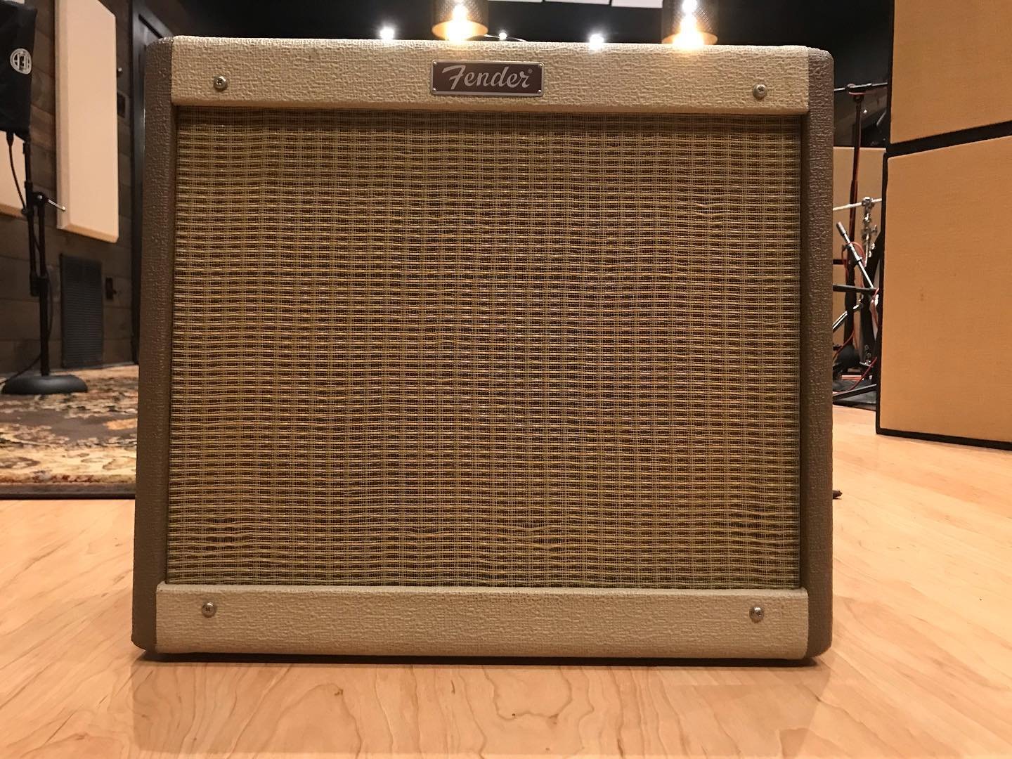 Been shooting out a few different speakers in this Blues Jr. Finally settled on an Eminence Cannabis Rex in this guy and it sounding pretty solid! Not bad for such a small amp!
