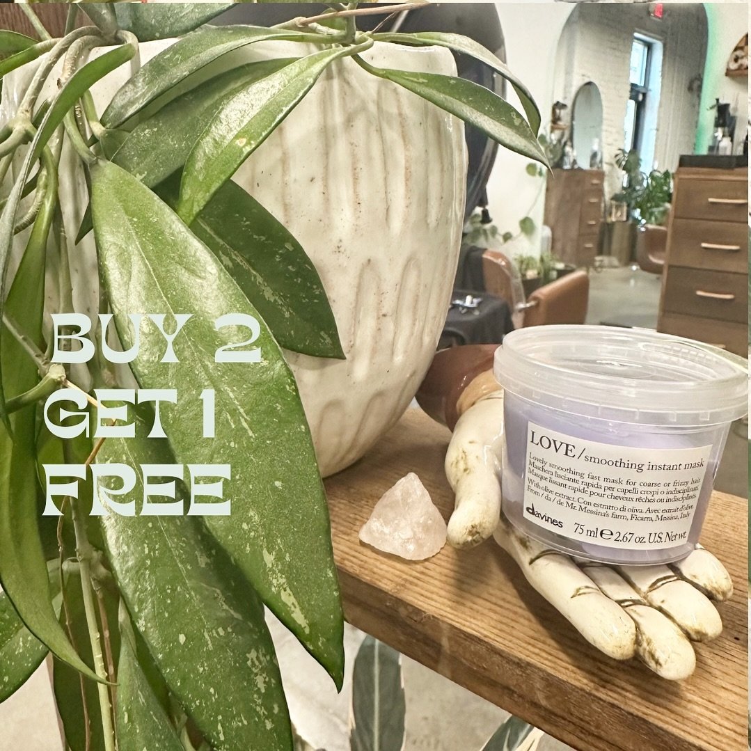 Gifts for you! 🫶🏽
&bull;
&bull;
Buy any two @davinesofficial products &amp; receive a free Love smoothing instant mask! 💓
&bull;
&bull;
Love Smoothing Instant Mask gives softness &amp; immediate smoothing action. Helps to reduce unwanted volume fo