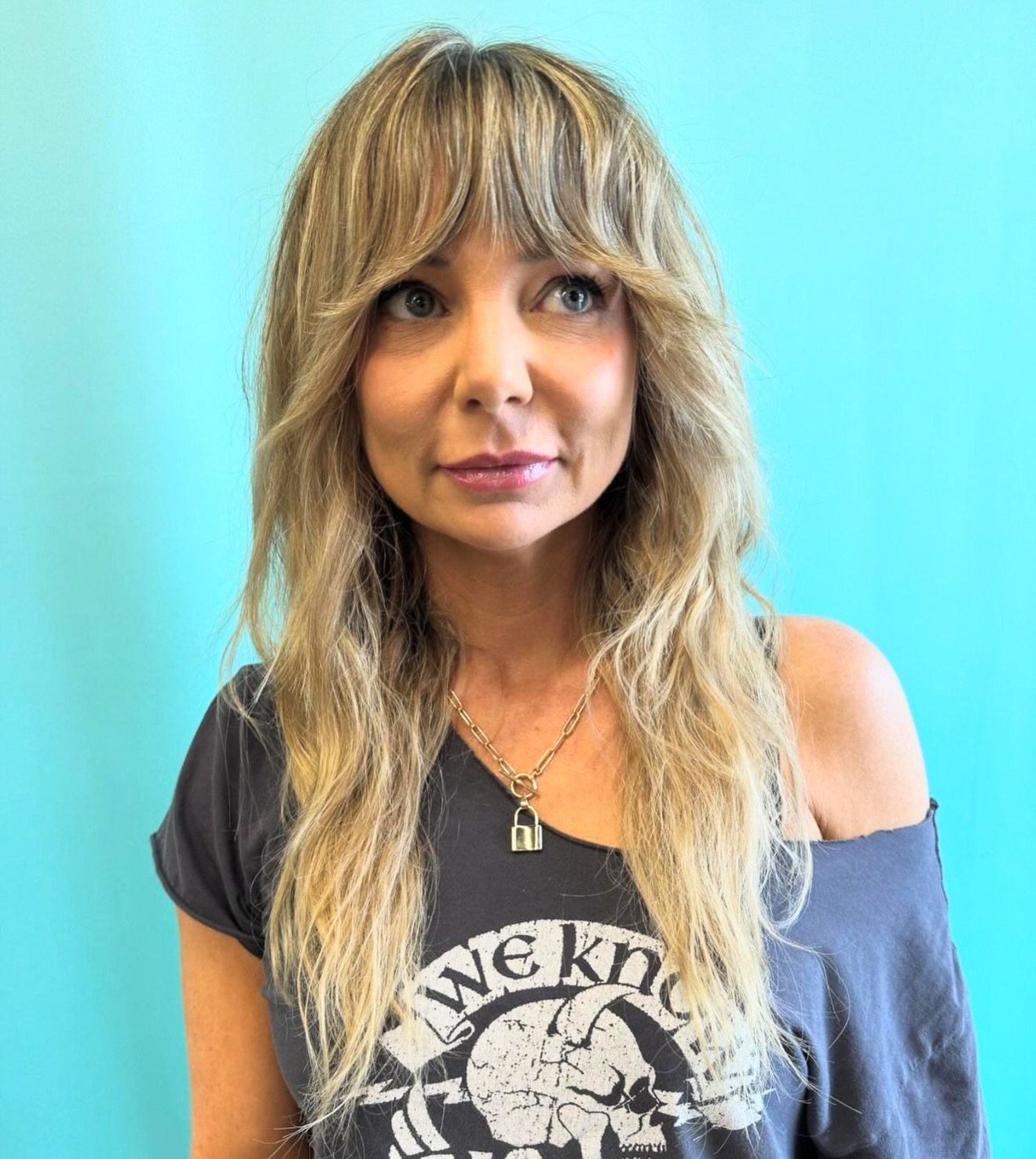 Refresh + bangs &amp; bits 👌🏼
&bull;
&bull;
So happy to have @amy.collinshair as part of the family. 〰️ Be sure to book your blonding with Amy before all of her appointments are gone. ❤️&zwj;🔥
&bull;
&bull;
&bull;

#davines #davinescolor #donewith