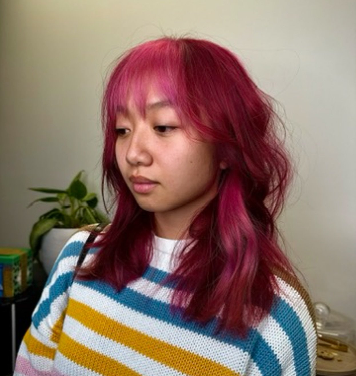Strawberry shortcake 🍓
&bull;
&bull;
Custom pink hues + cut by: @_savvyhairwitch_ 🌱 As a reminder: our waiting room is sadly out of commission. You can still shop products via an in person appointment or! Through our online store on our website. We