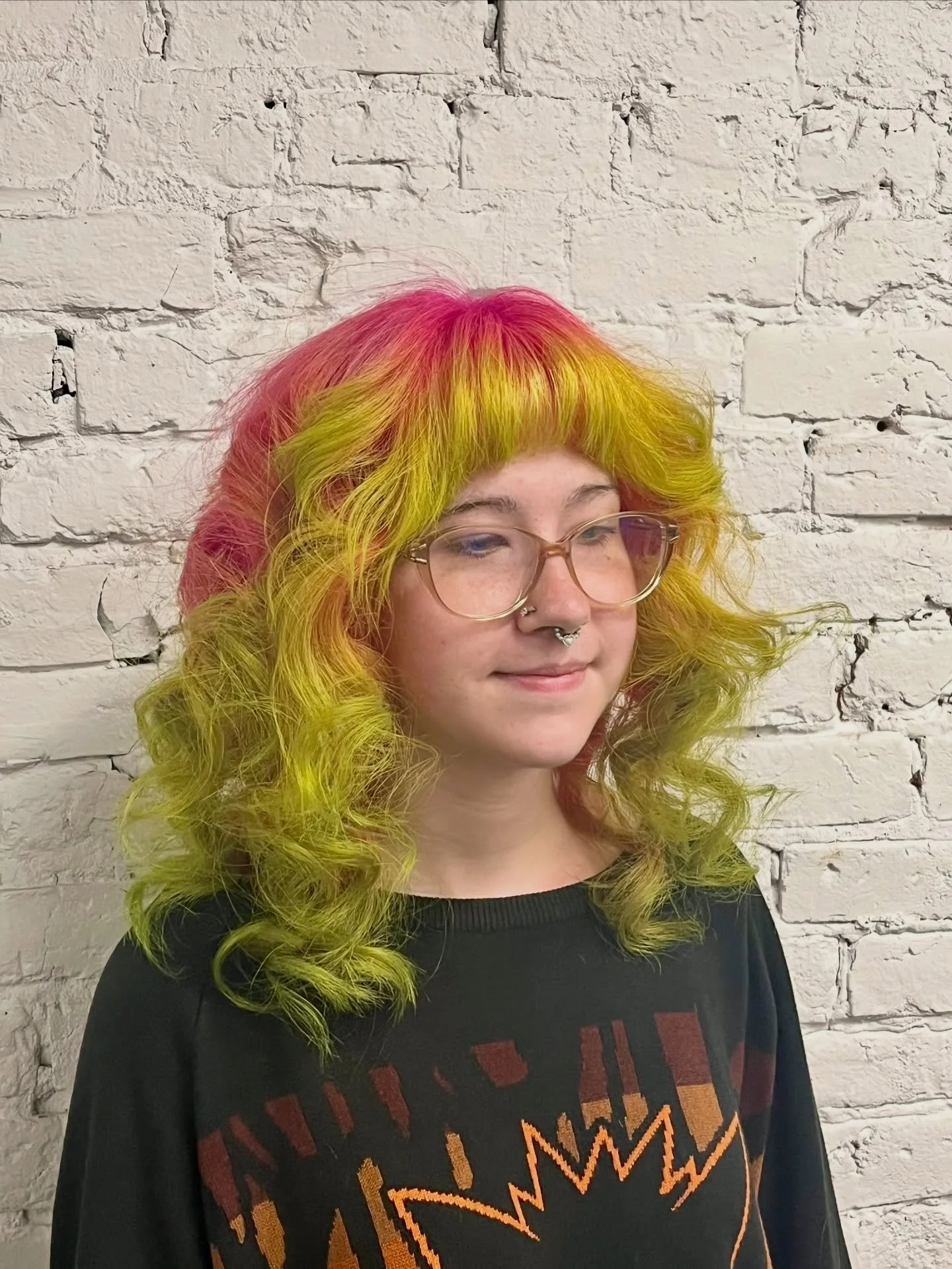 Swoon 😍🤤
&bull;
&bull;
Custom @evopro electric pink +⚡️ + cut + style by THE @lovelesswigs ❤️&zwj;🔥
&bull;
&bull;
We love all the glitter &amp; shine you bring to Maeda Ethel 🫶🏽
&bull;
&bull;
Holiday appointments are almost GONE - be sure to sna