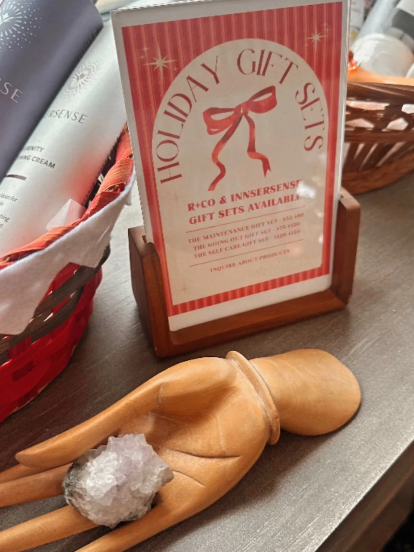 Raise your hand if you can&rsquo;t believe the holidays are here 🙌🏼
&bull;
&bull;
Don&rsquo;t fret. We got your back. Support small business &amp; shop all of our favorite #cleanbeauty brands. We will even wrap your presents up real cute for you! ?