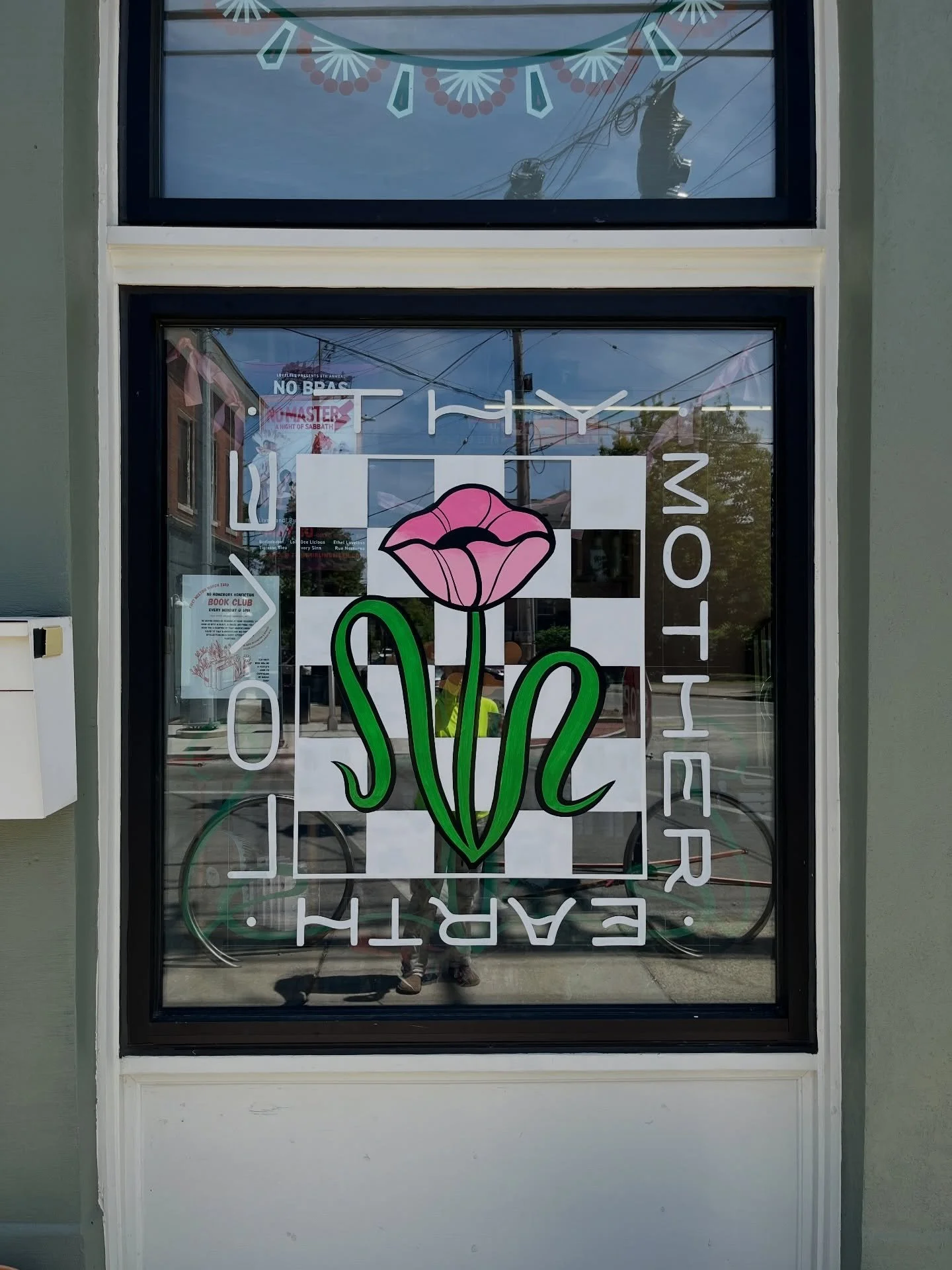 Caring about the planet is cool &amp; that&rsquo;s all there is to it 🌍
&bull;
We partner with sustainable brands and as a salon, operate in a sustainable way because it&rsquo;s the least we can do for our MOTHER Earth. 🫶🏽
&bull;
&bull;
Happy Eart