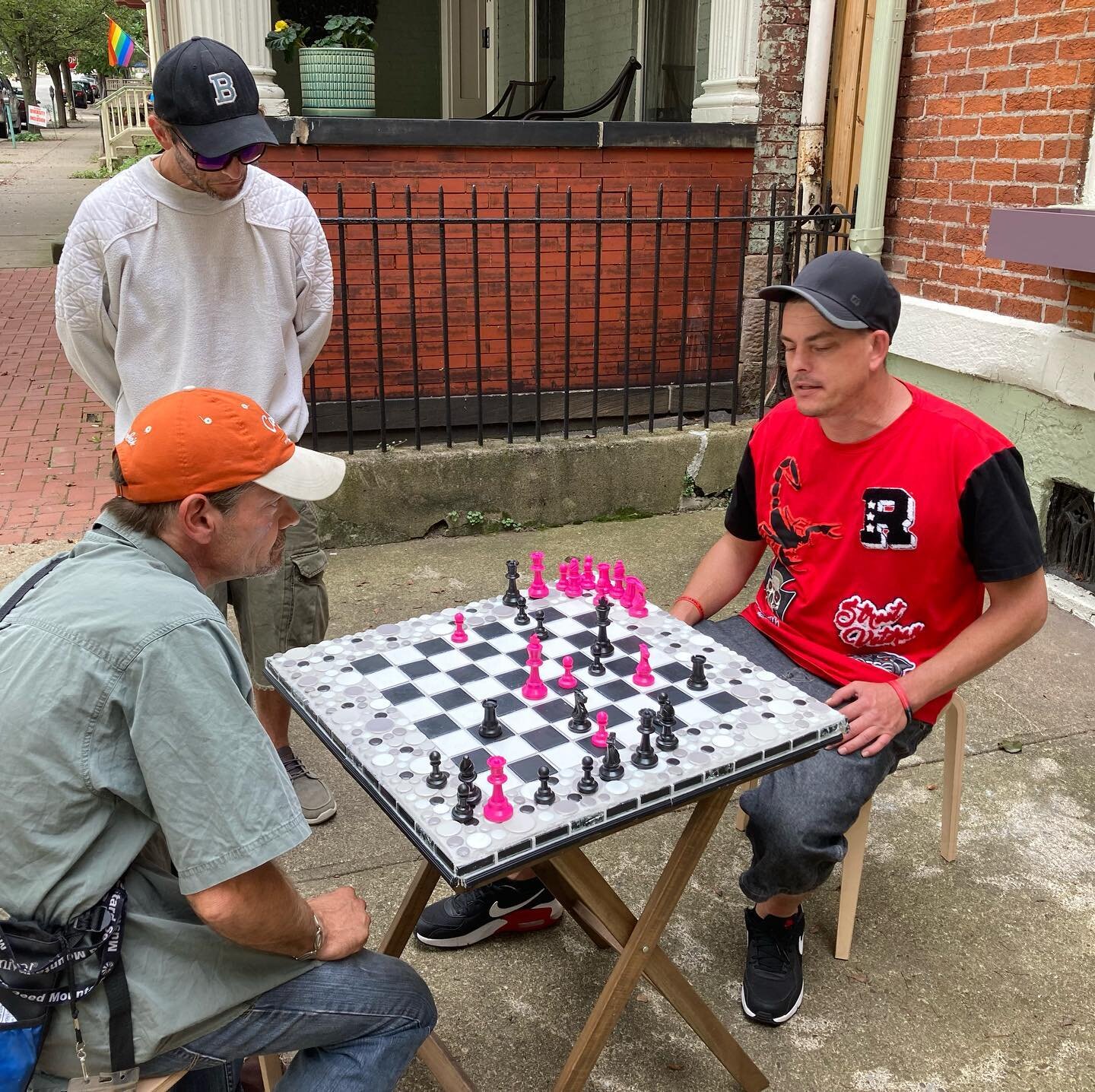 MSM vendor John took a break to play chess with Ryan, a member of our vendor coordinator team. Stop by @themojocrc to play some chess and grab a copy of Issue 2!