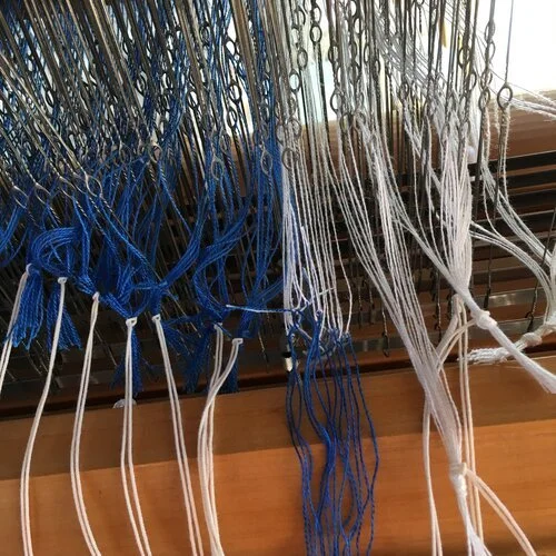 Tying on warp threads