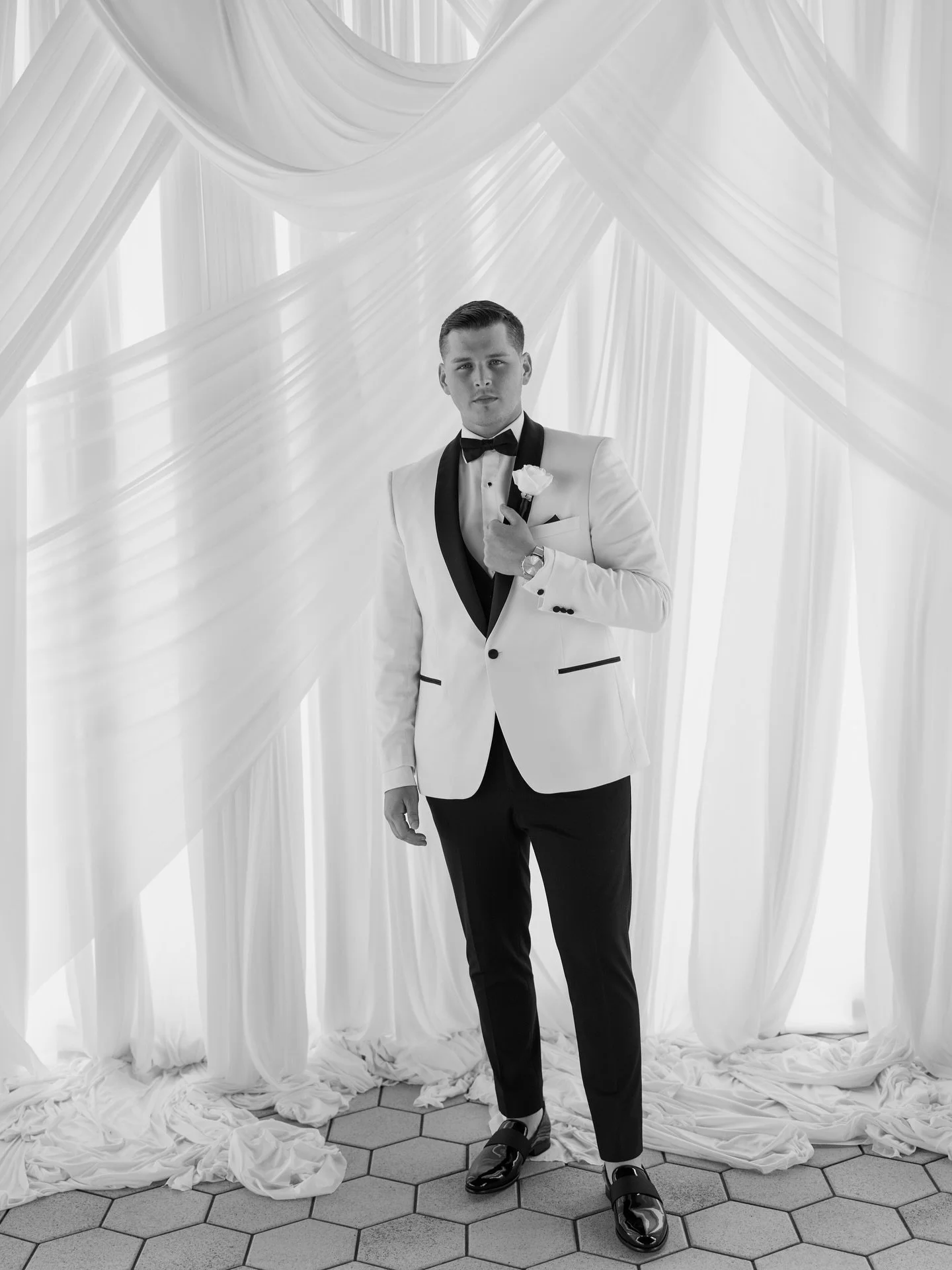 a moment for the grooms of 2025 so far | save for your future husband’s wedding day portraits💎🥂
#weddings #groom #groomfashion #groomportrait #groominspiration #wedding #weddingphotos #weddinginspo #photoinspo #portrait #2026wedding #2026bri