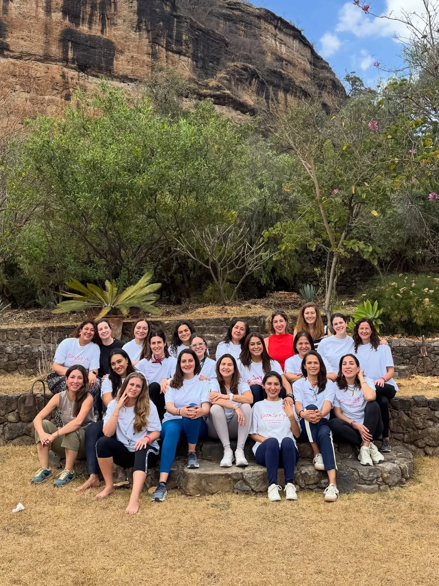 Venos. Hermosas. Con cuerpos que caminaron, que se movieron, que respiraron diferente. Mujeres que supieron llorar y re&iacute;r con la misma intensidad.

Nos sentamos en el piso, nos desprotegimos y entre las monta&ntilde;as de Malinalco, tomamos de